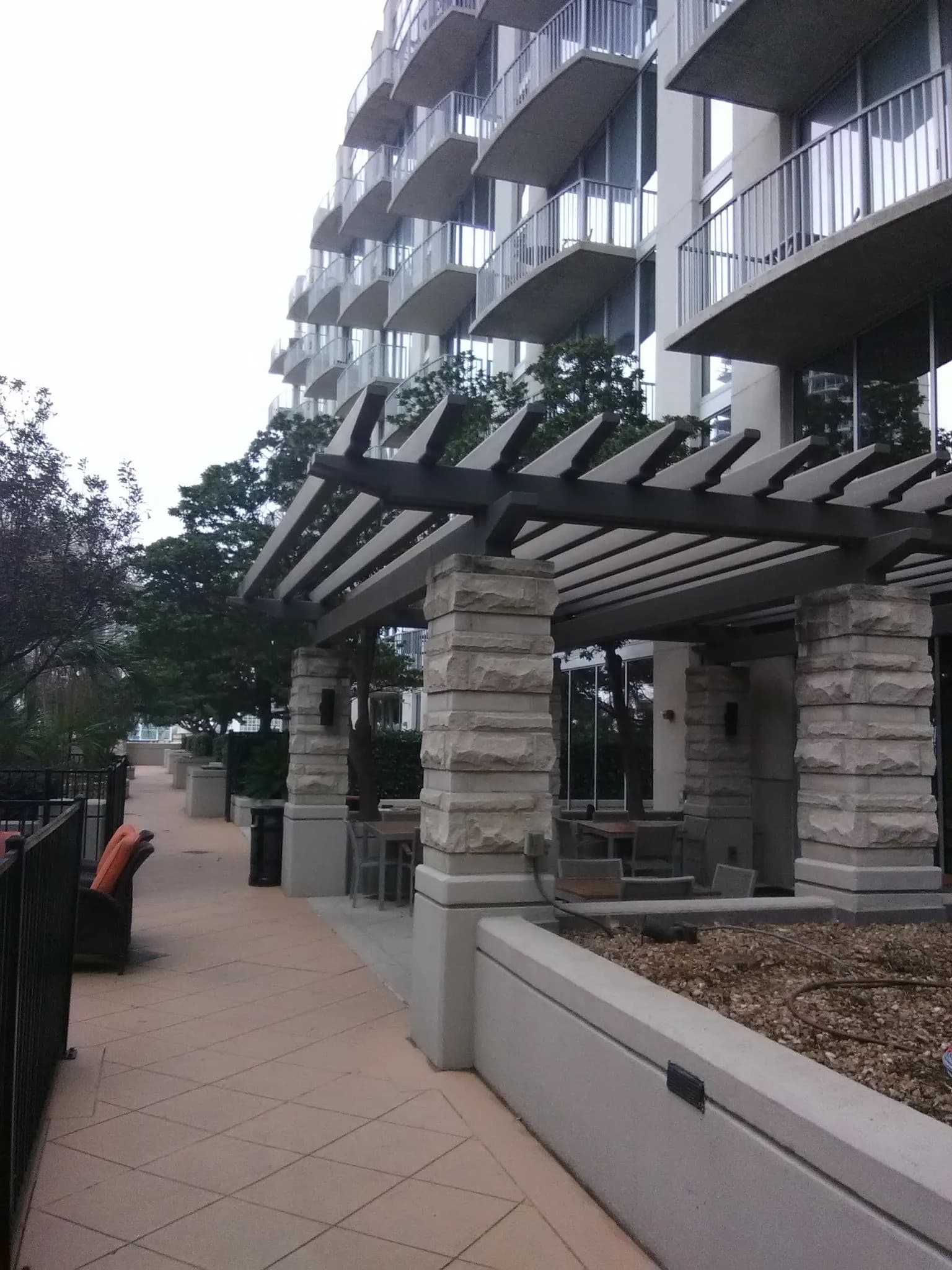 amenities-courtyard