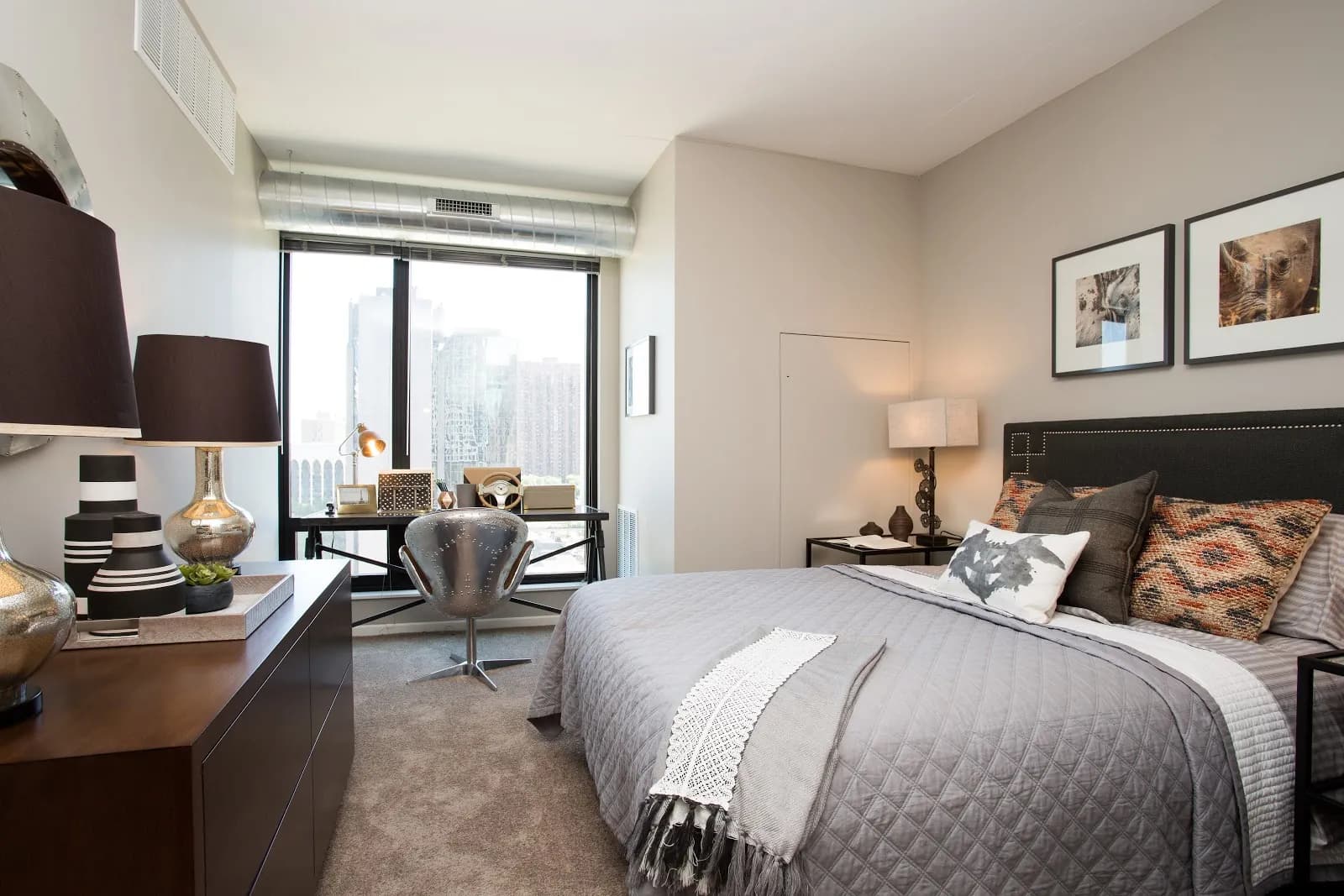 bedroom-queenbed-2