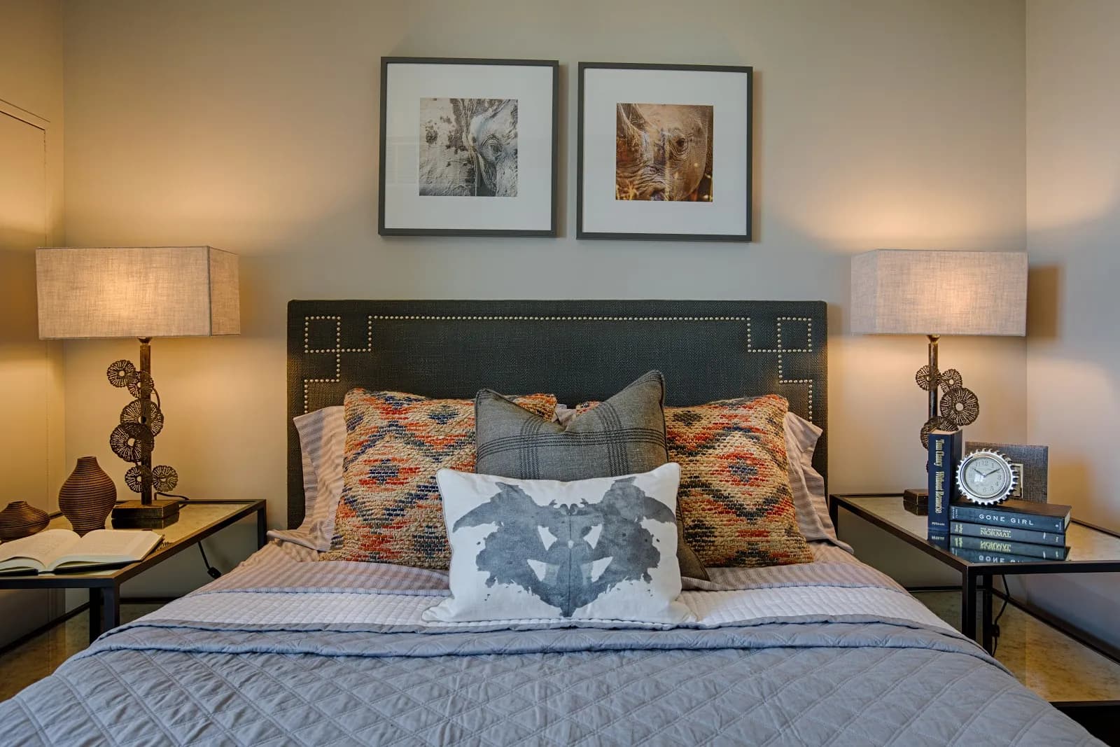 bedroom-queenbed-3