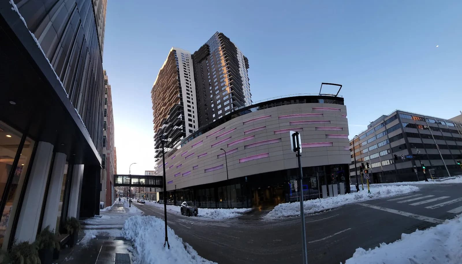 4Marq — pet-friendly in Minneapolis, Minnesota