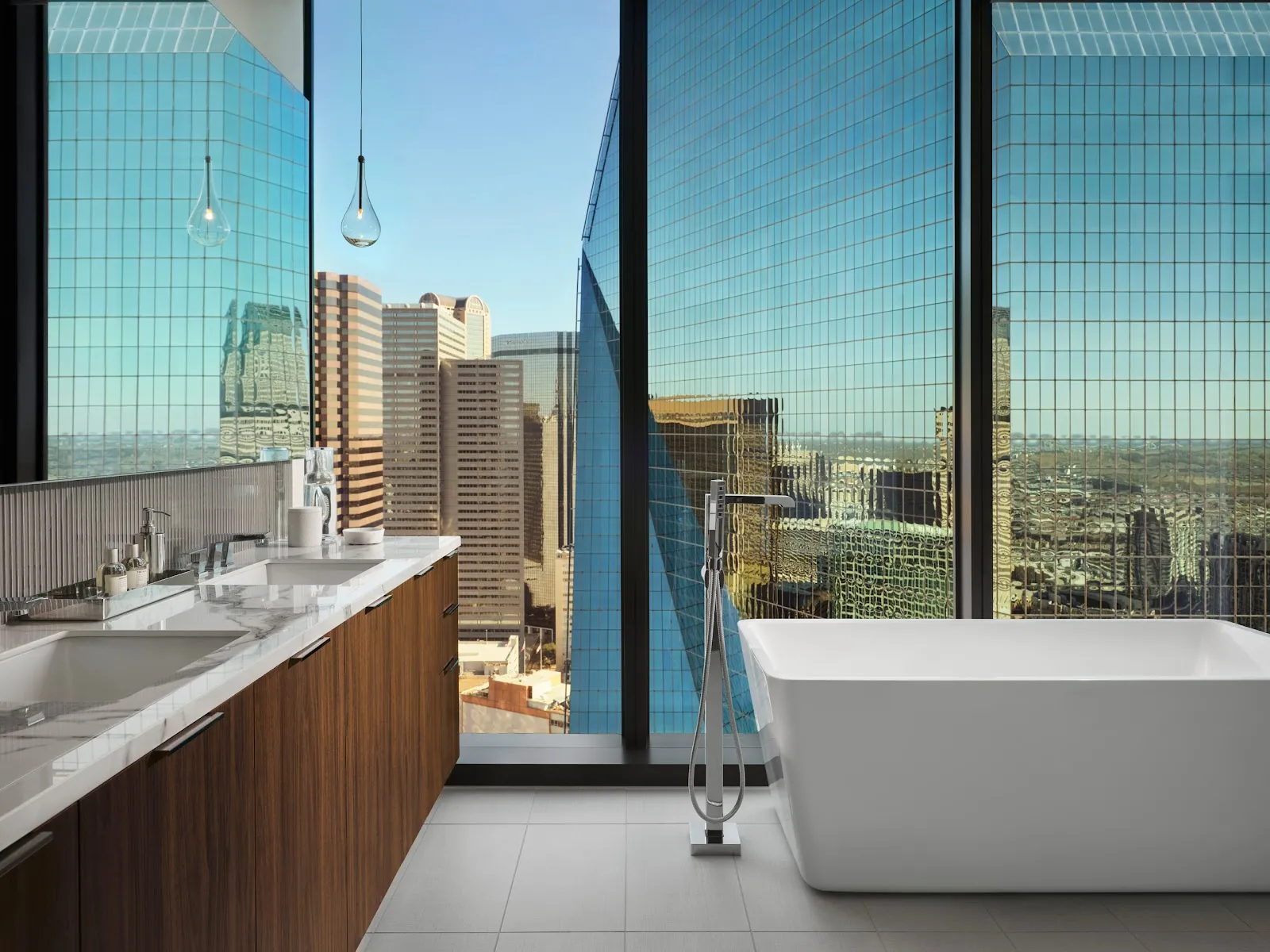 bathroom-bathtub