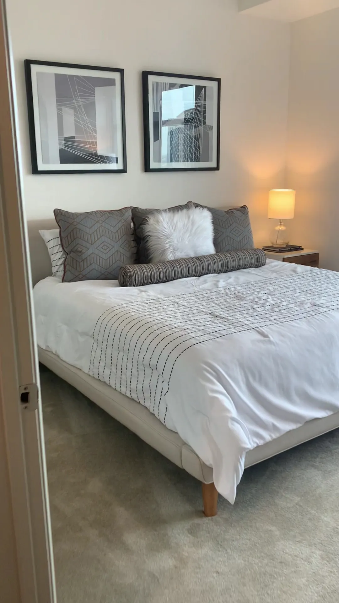 bedroom-kingbed