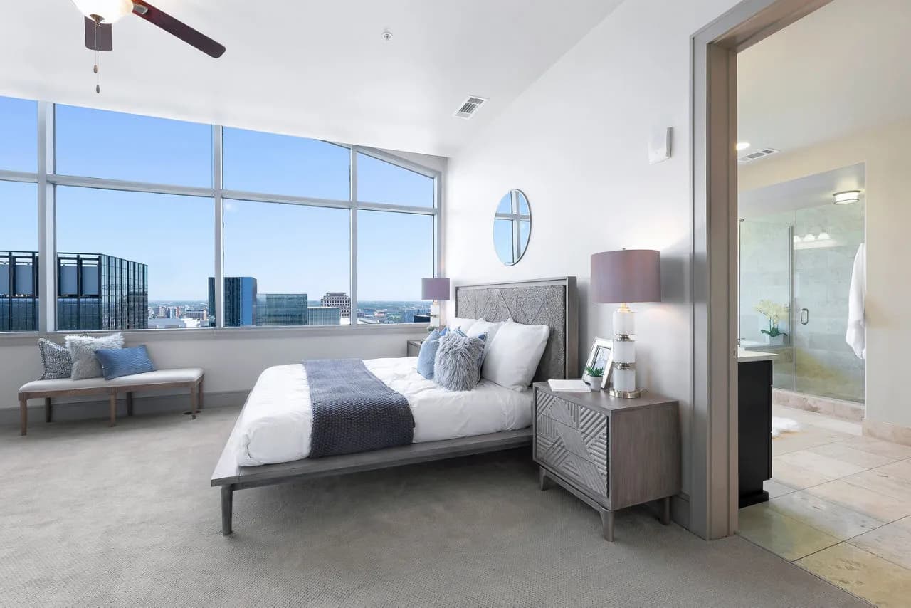 bedroom-kingbed