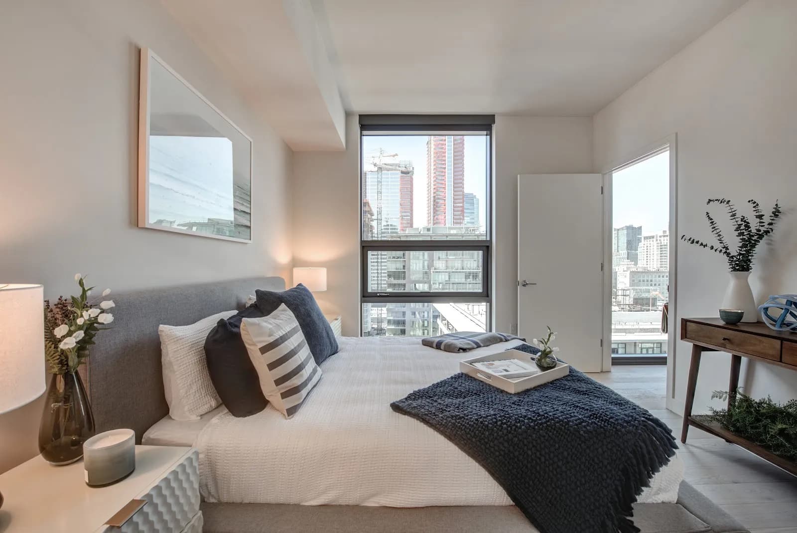 bedroom-kingbed