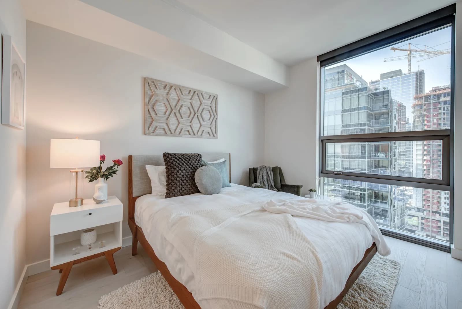 bedroom-queenbed
