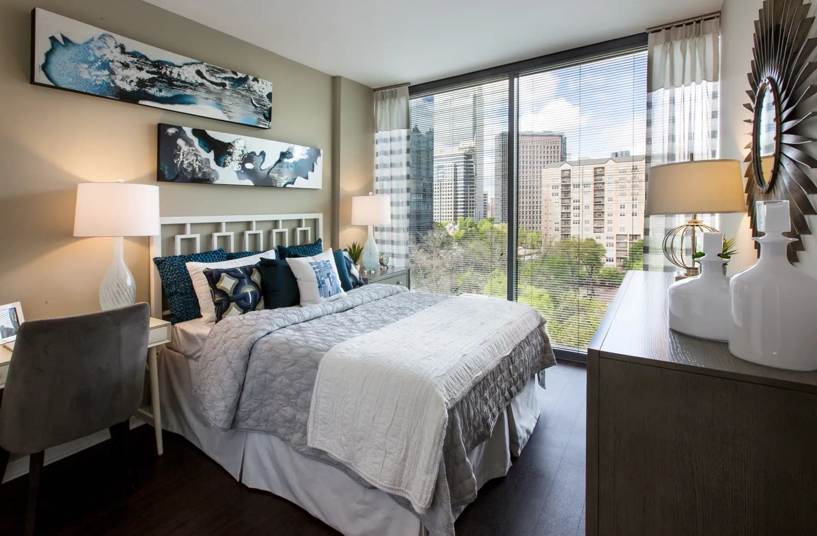 bedroom-kingbed