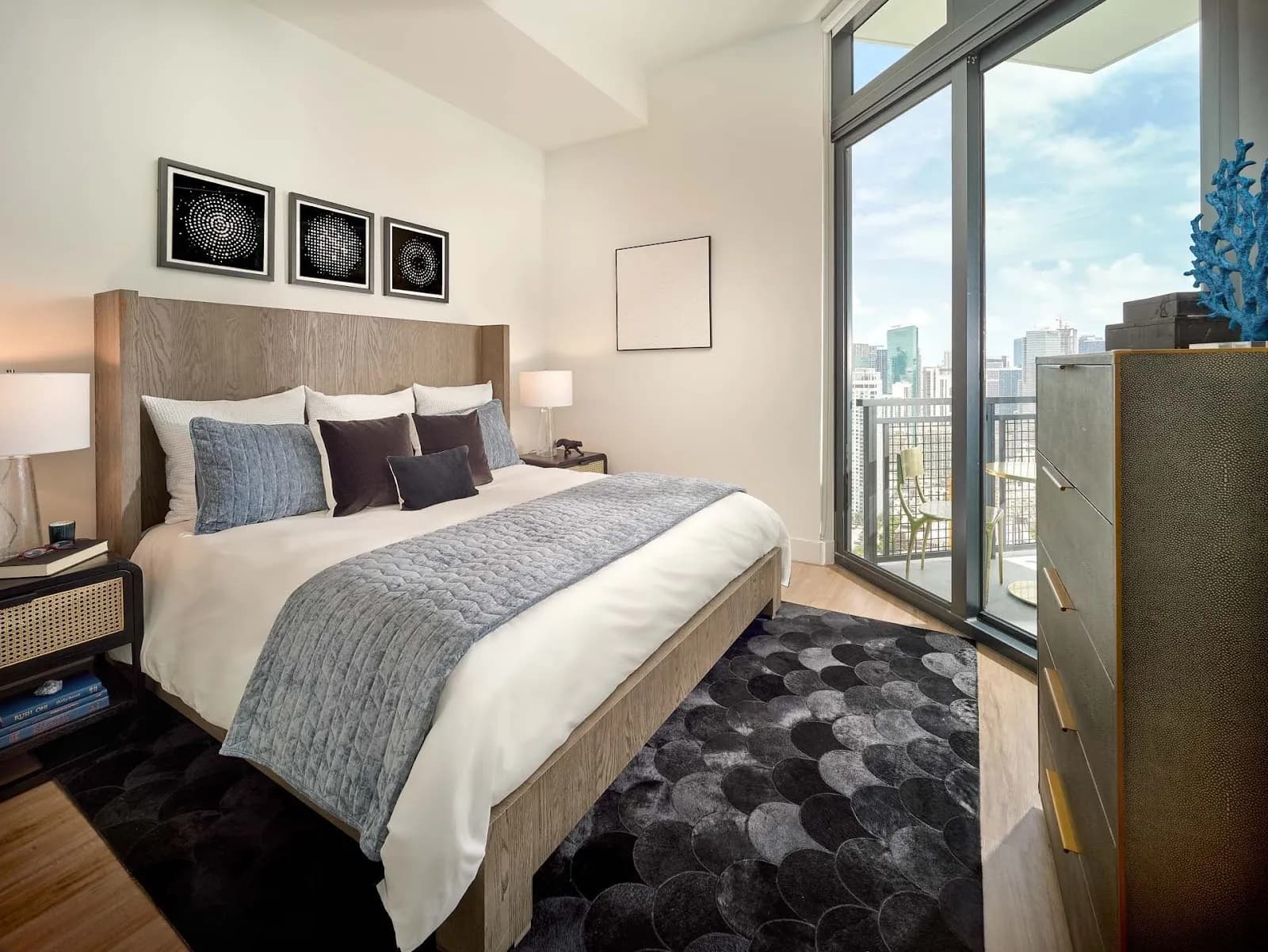 bedroom-kingbed