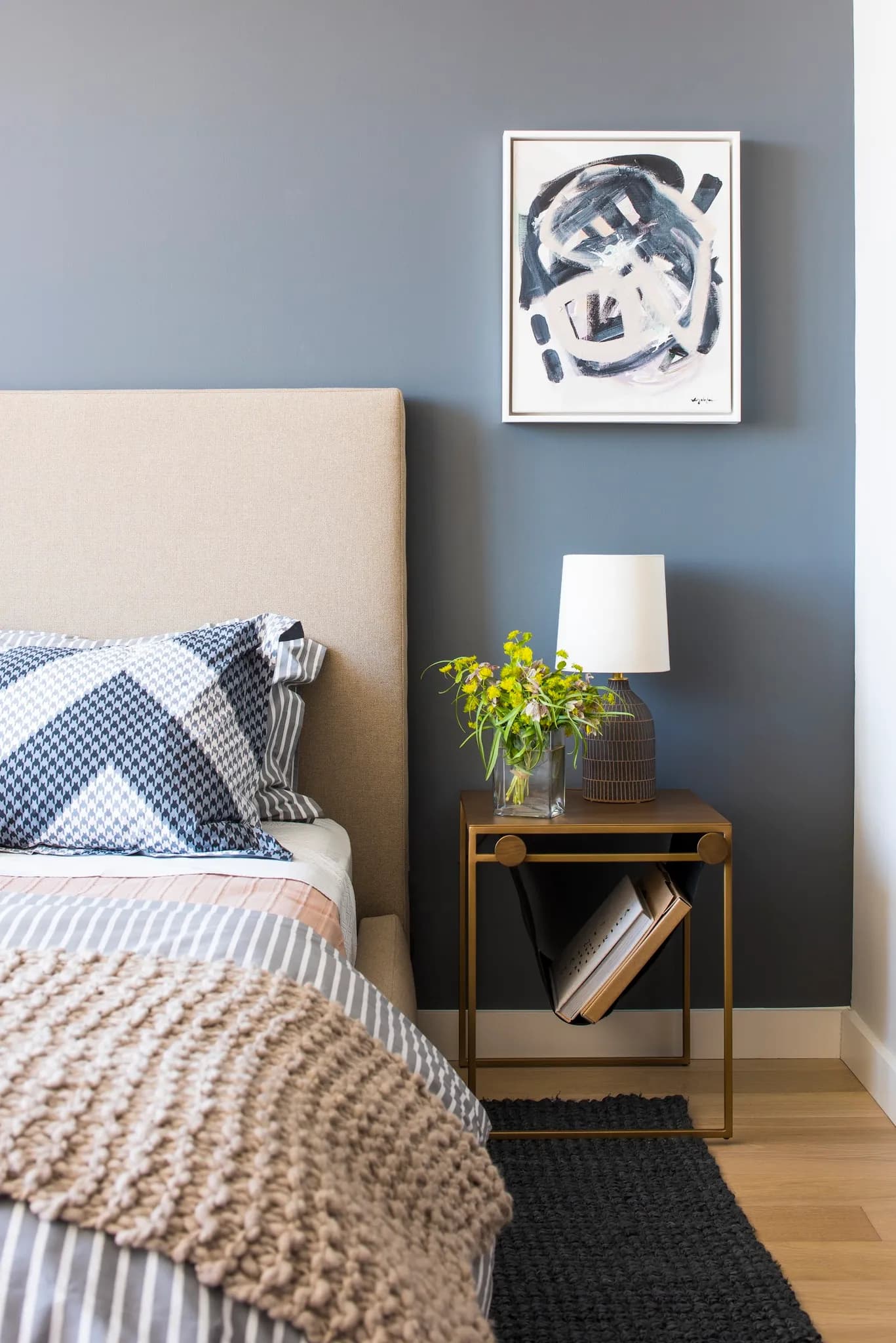 bedroom-bedside