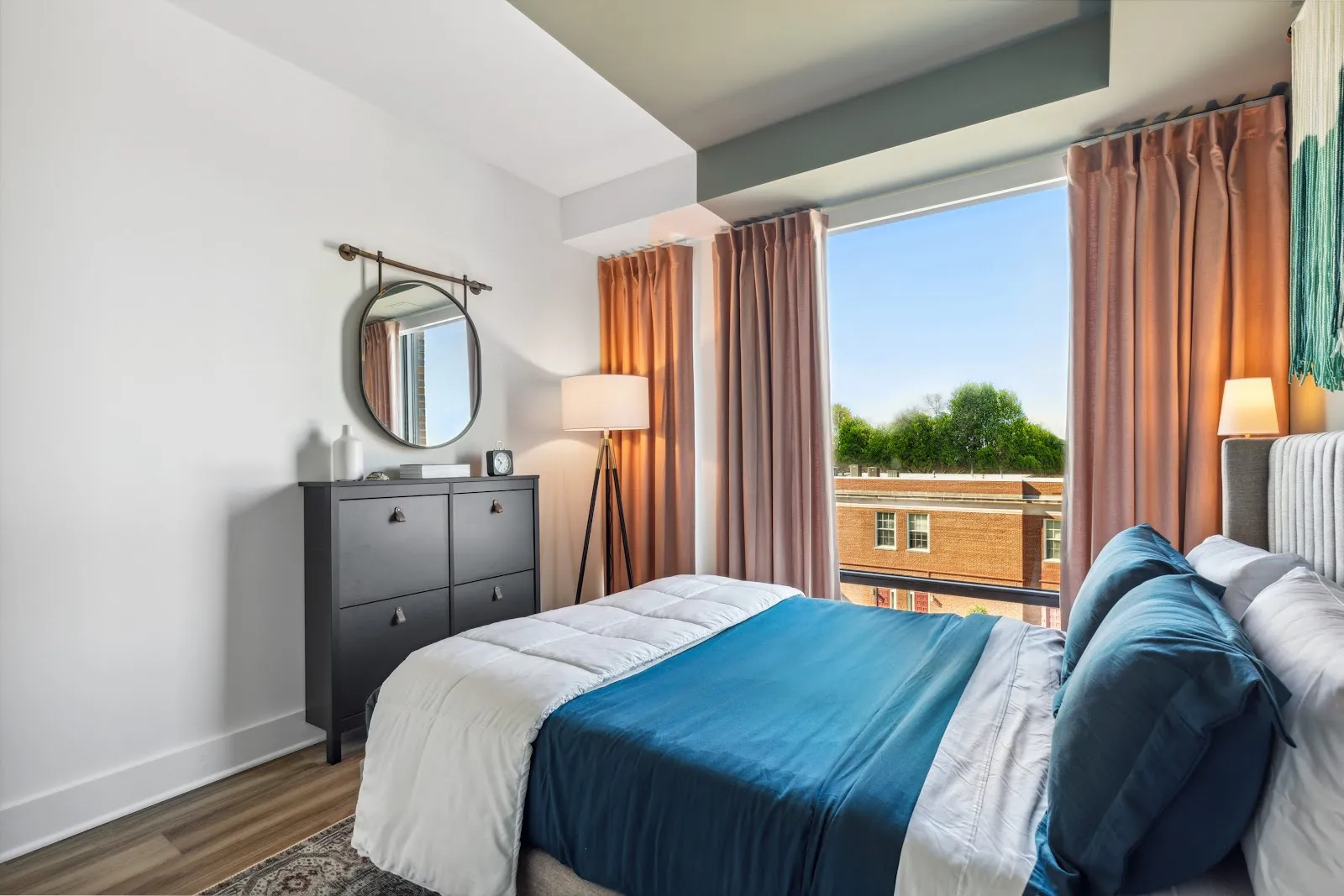 bedroom-queenbed