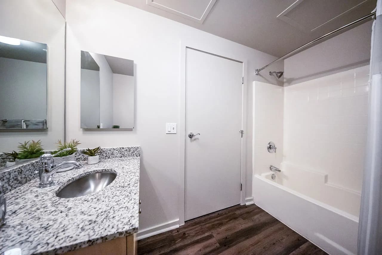 bathroom-bathtub