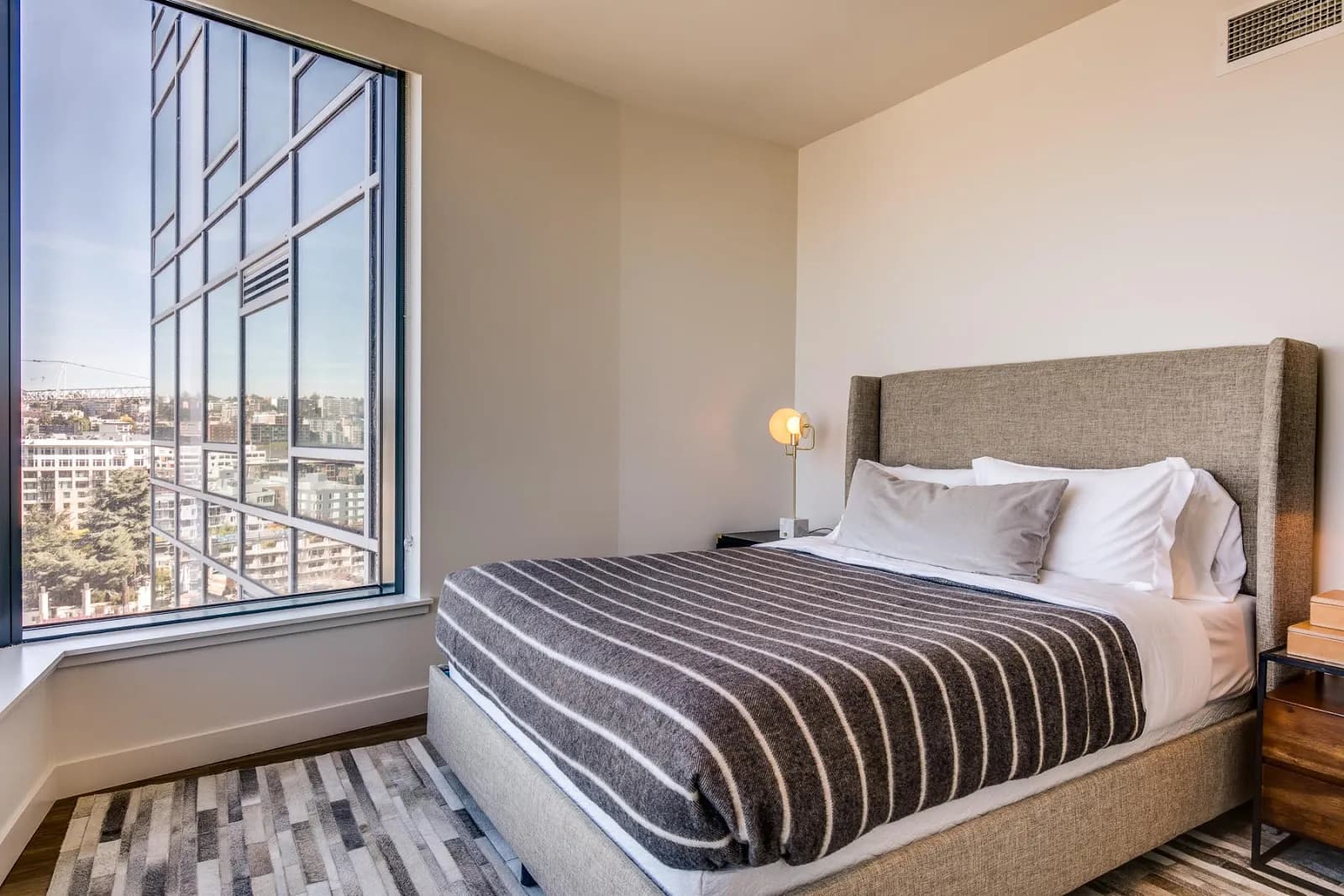 bedroom-cityview