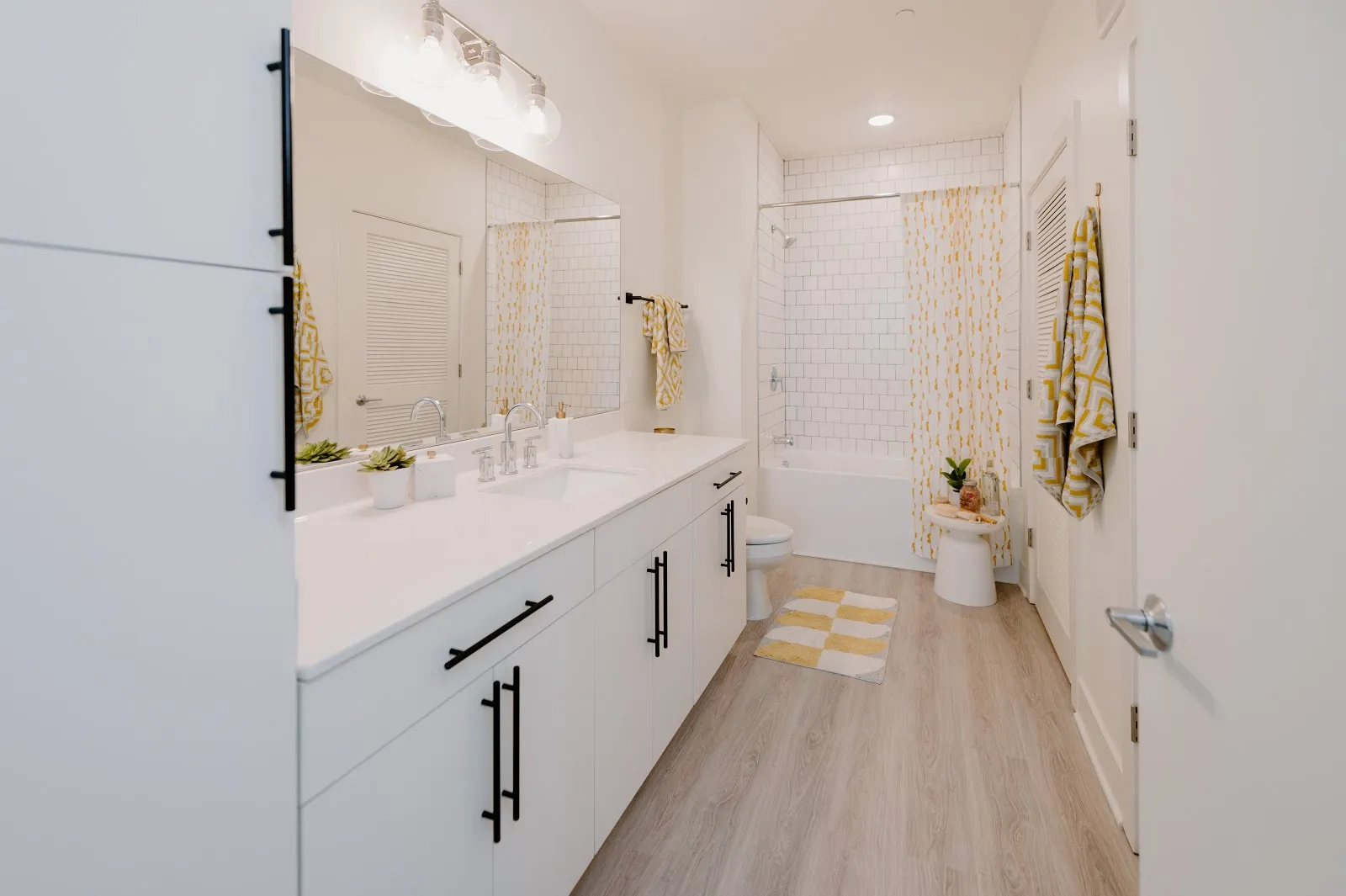 bathroom-doublevanity