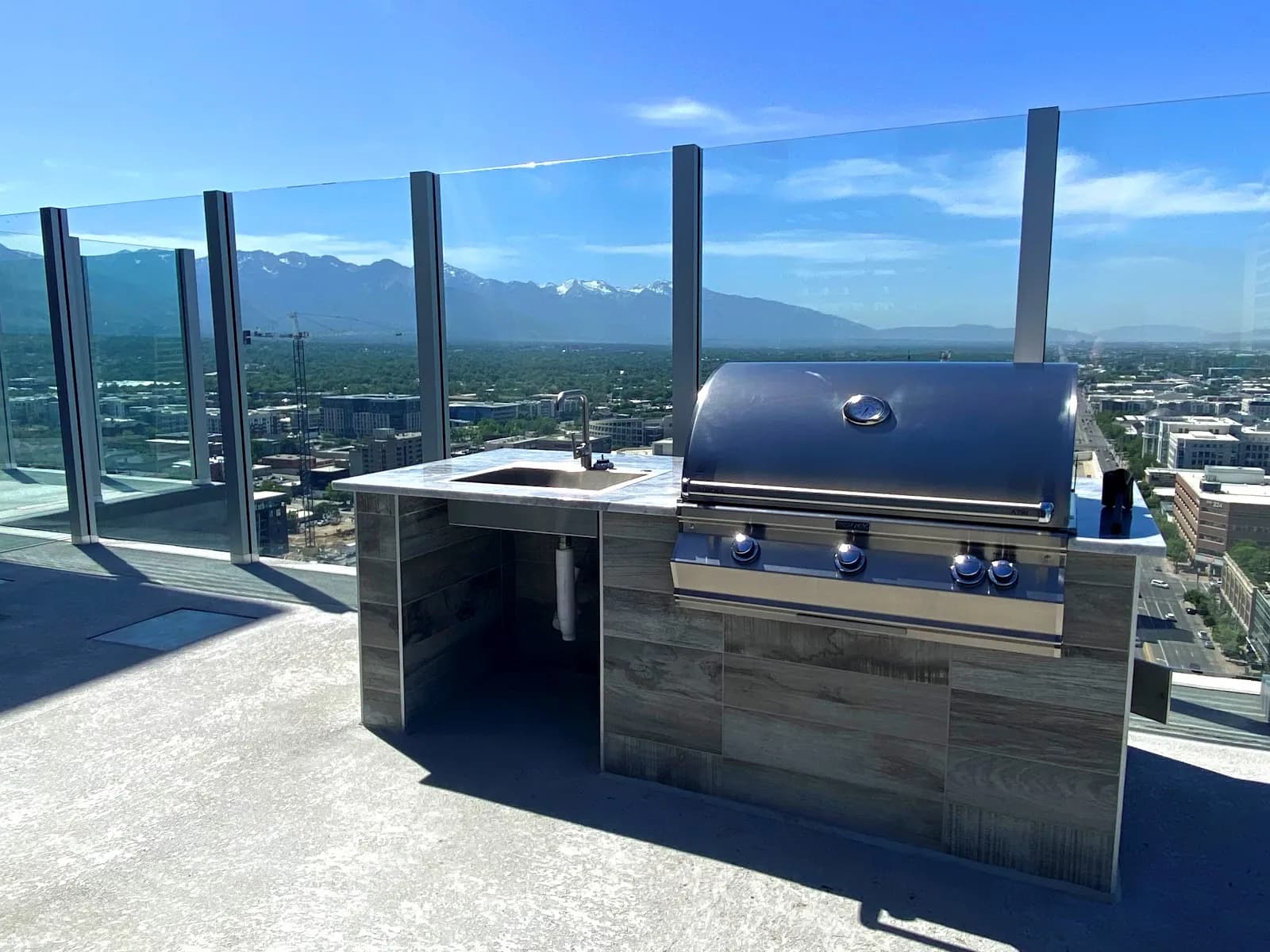 amenities-rooftopgrill