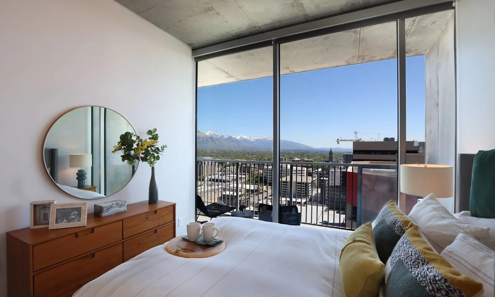 bedroom-mountainview