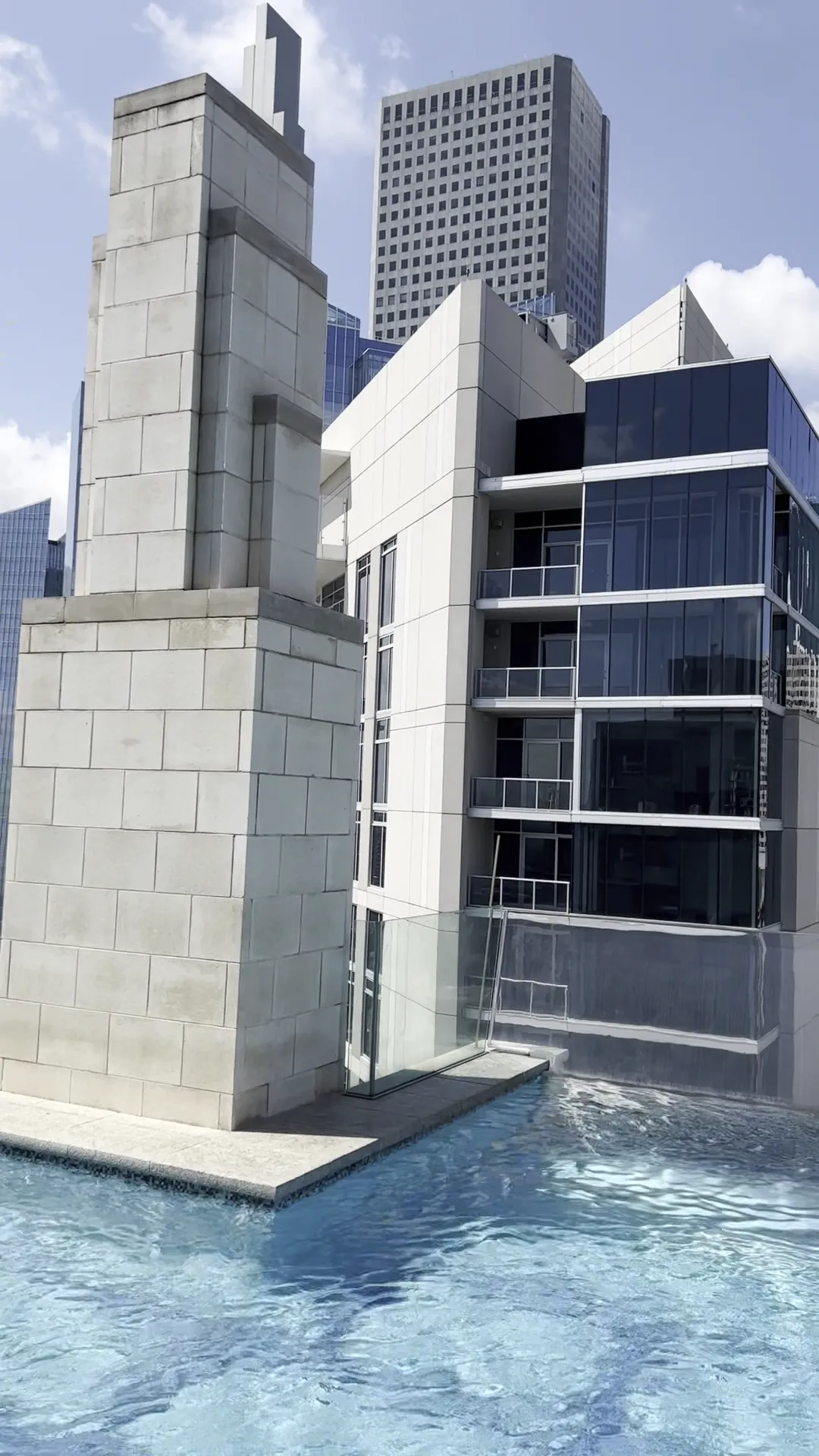 amenities-poolcloseup