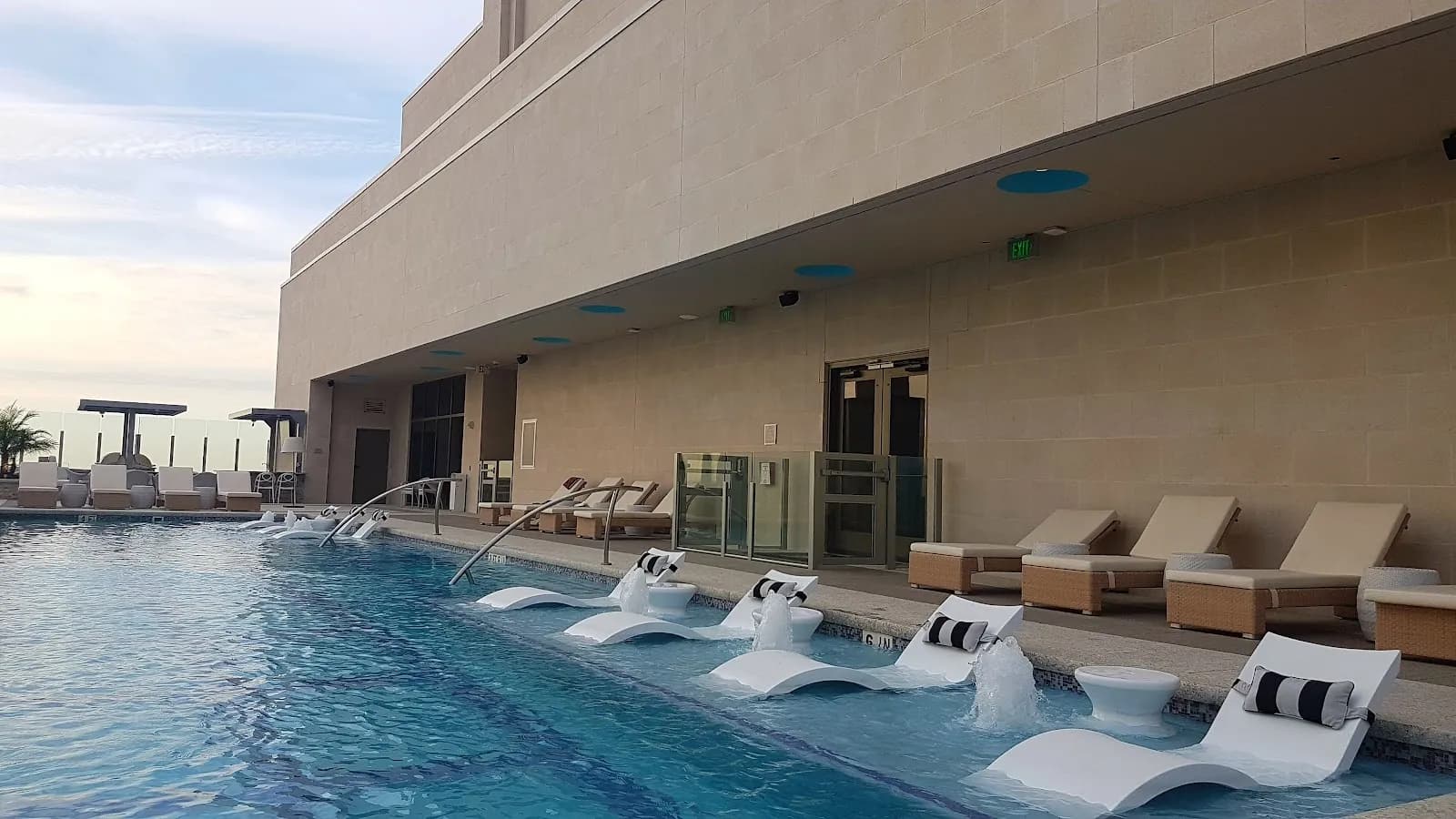 amenities-poolday