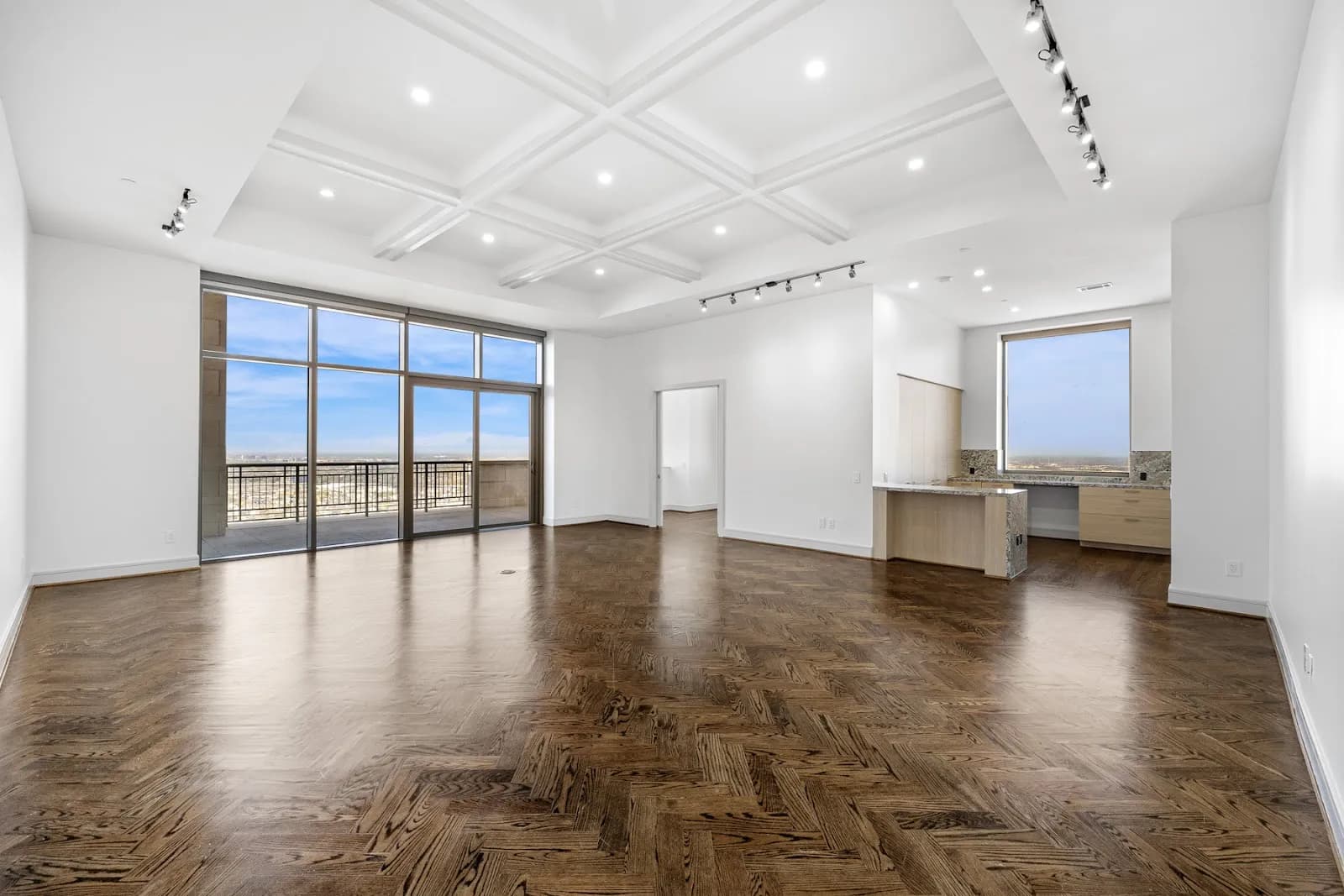 interior-emptypenthouse