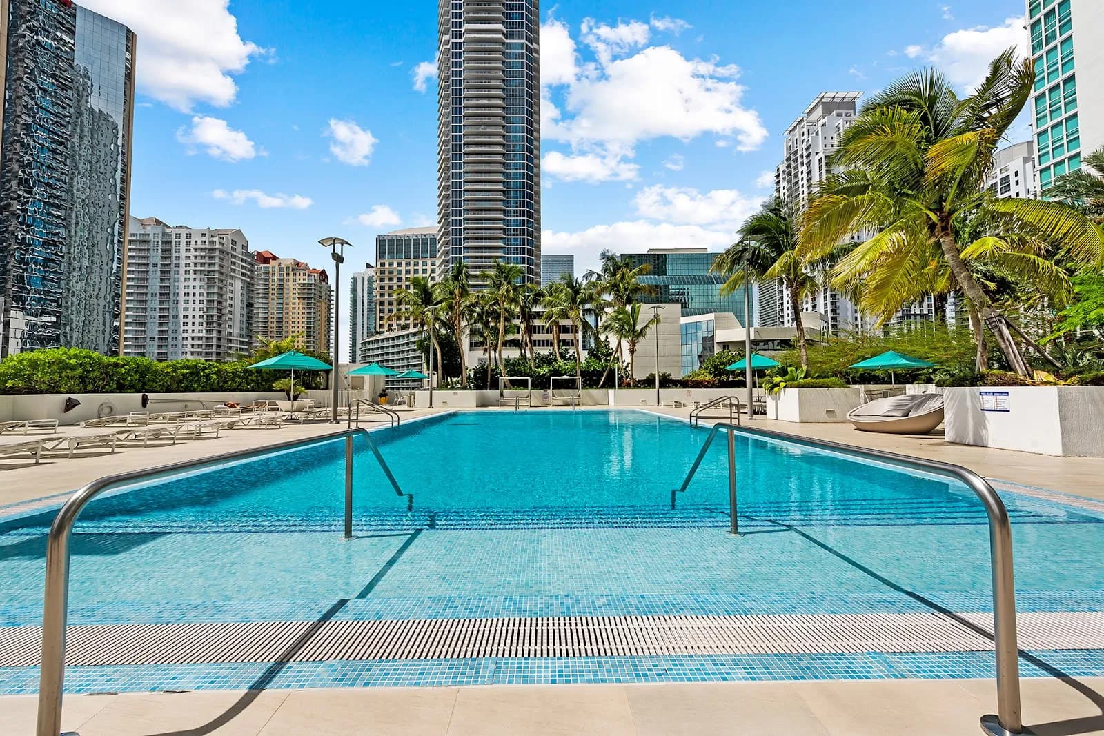 amenities-poolcloseup