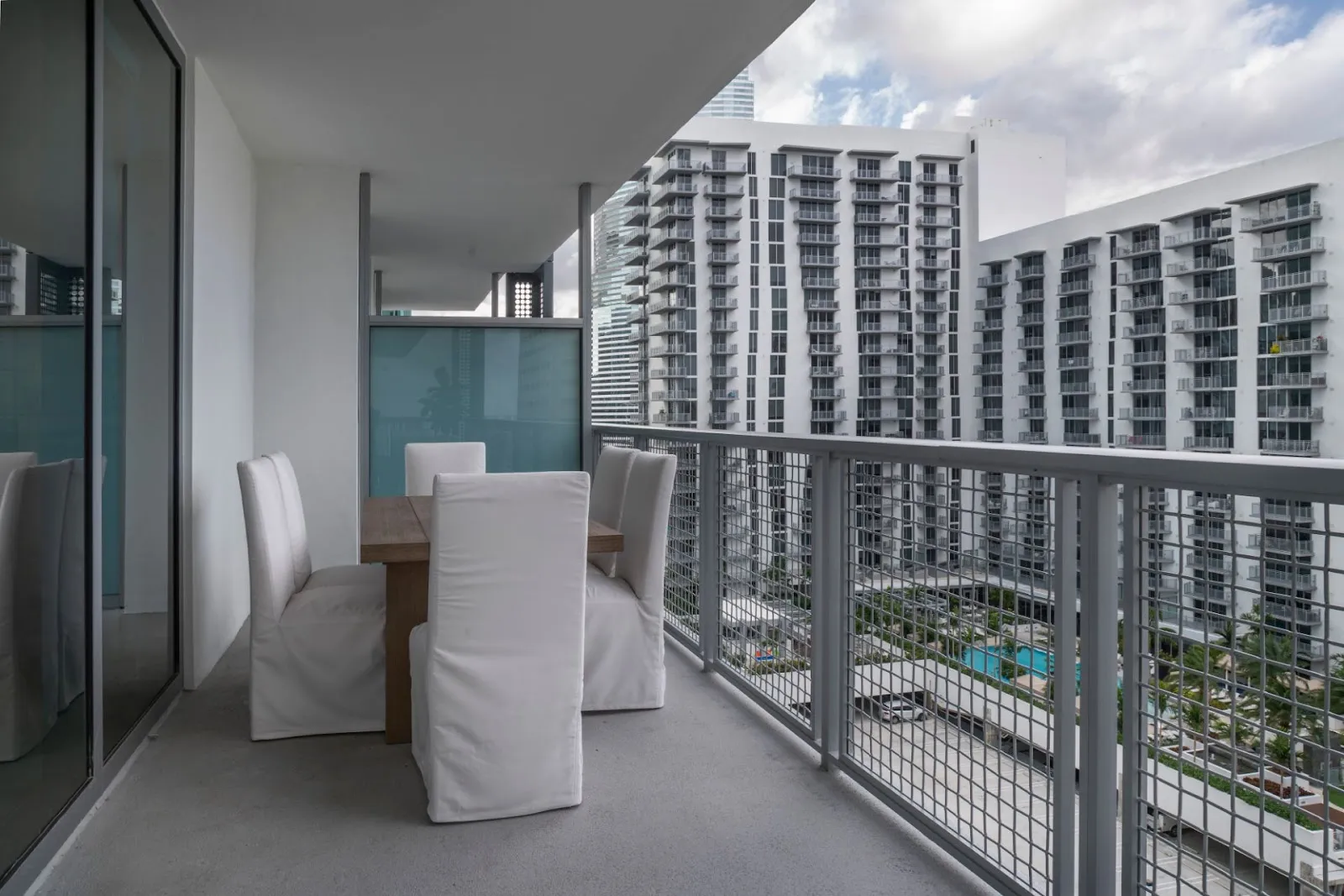 dining-balconydining