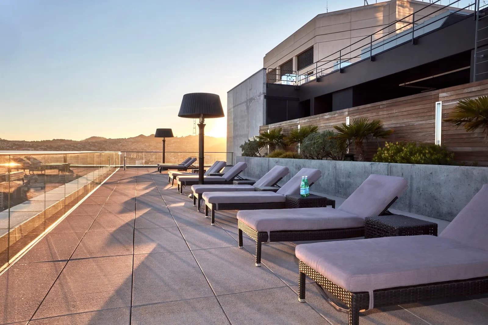 amenities-sunsetdeck