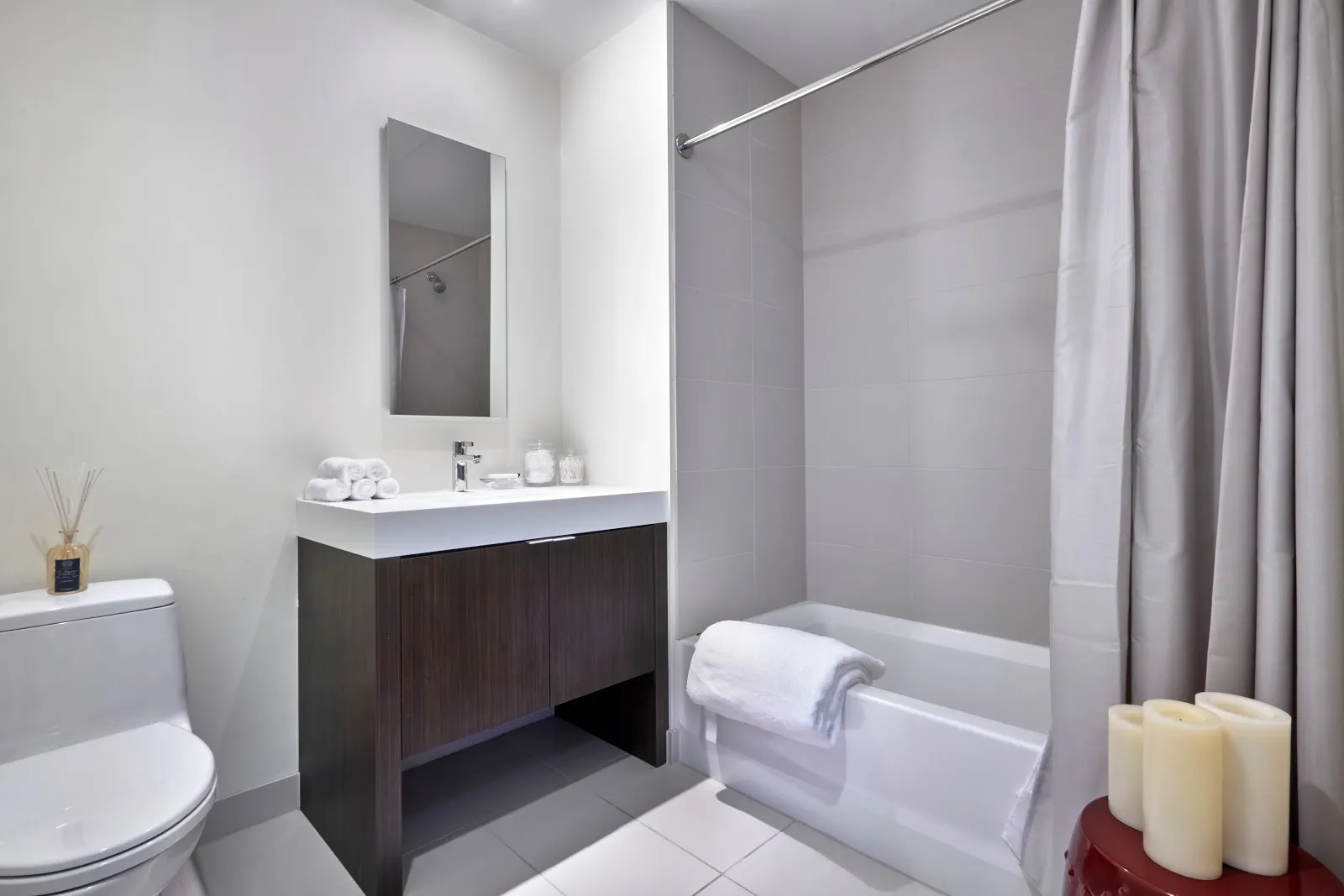 bathroom-tubshower