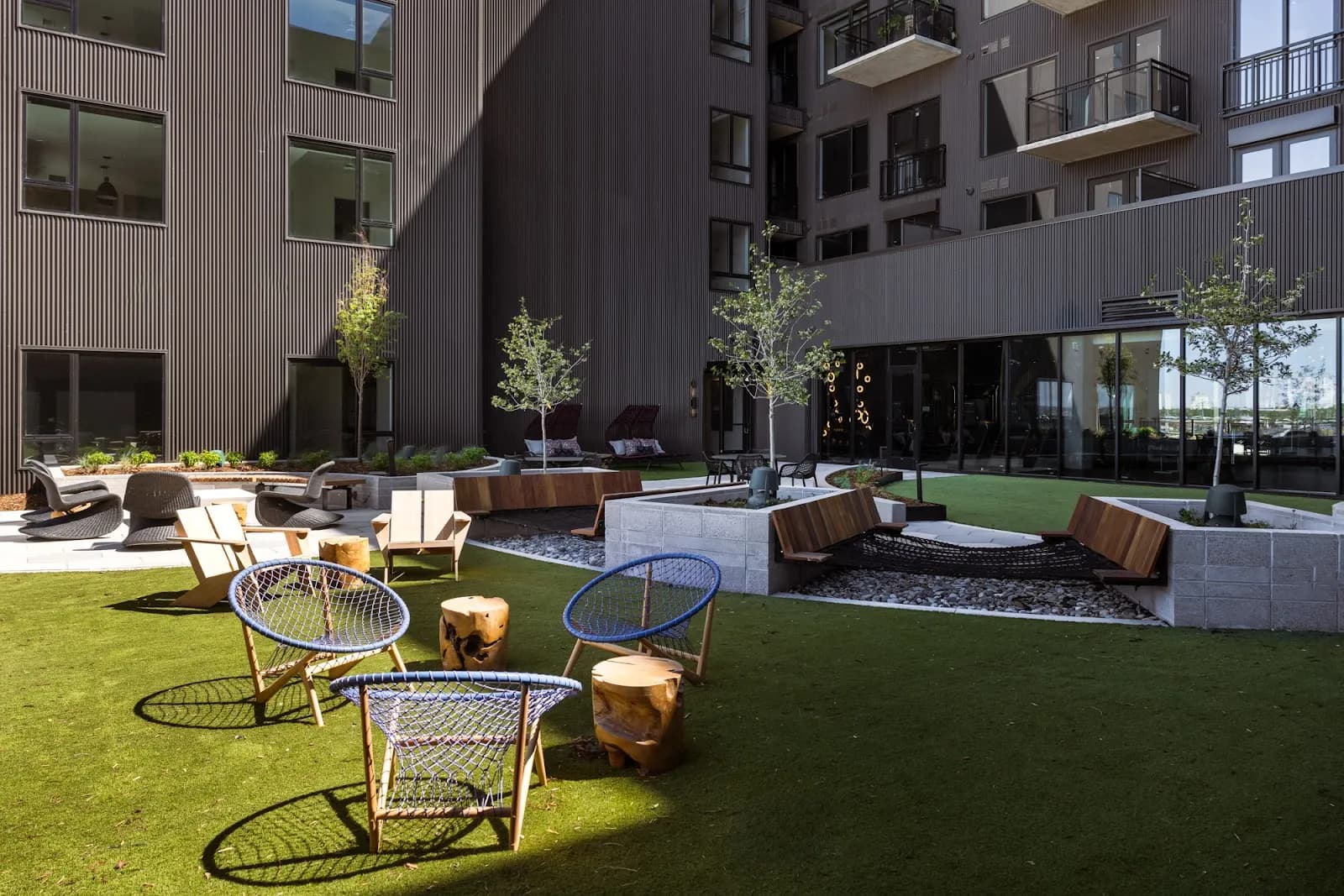 amenities-courtyard