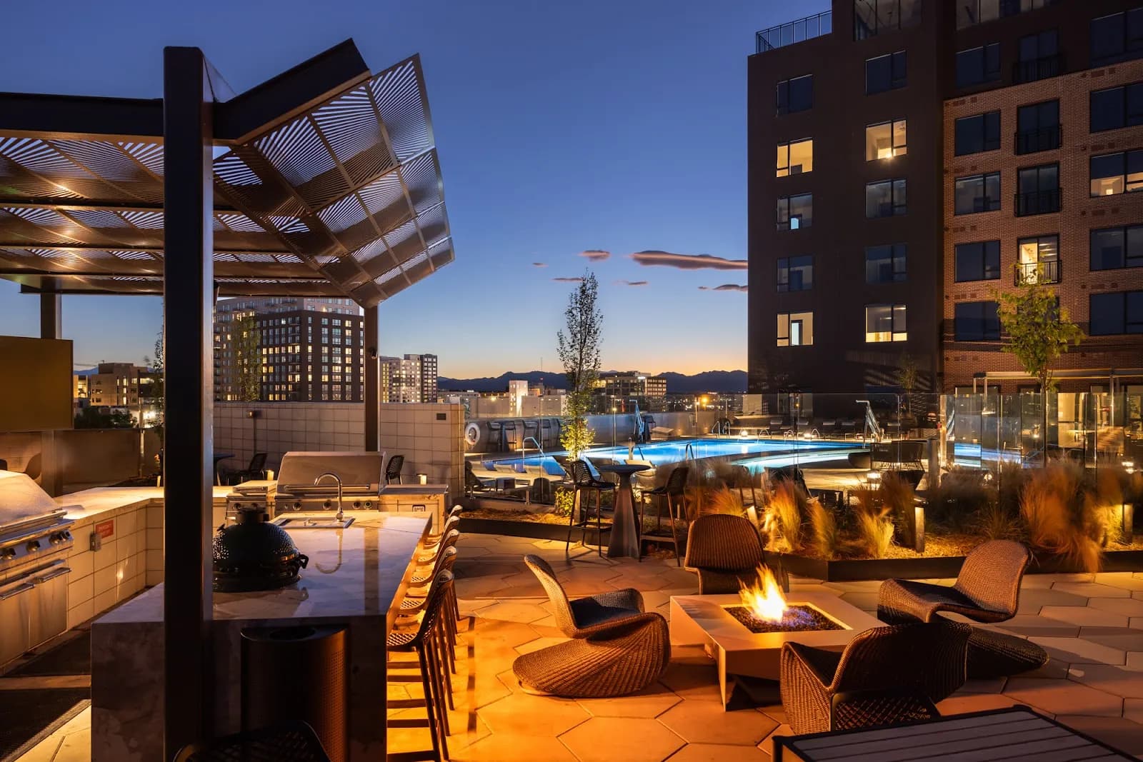 amenities-pooldeckfirepit