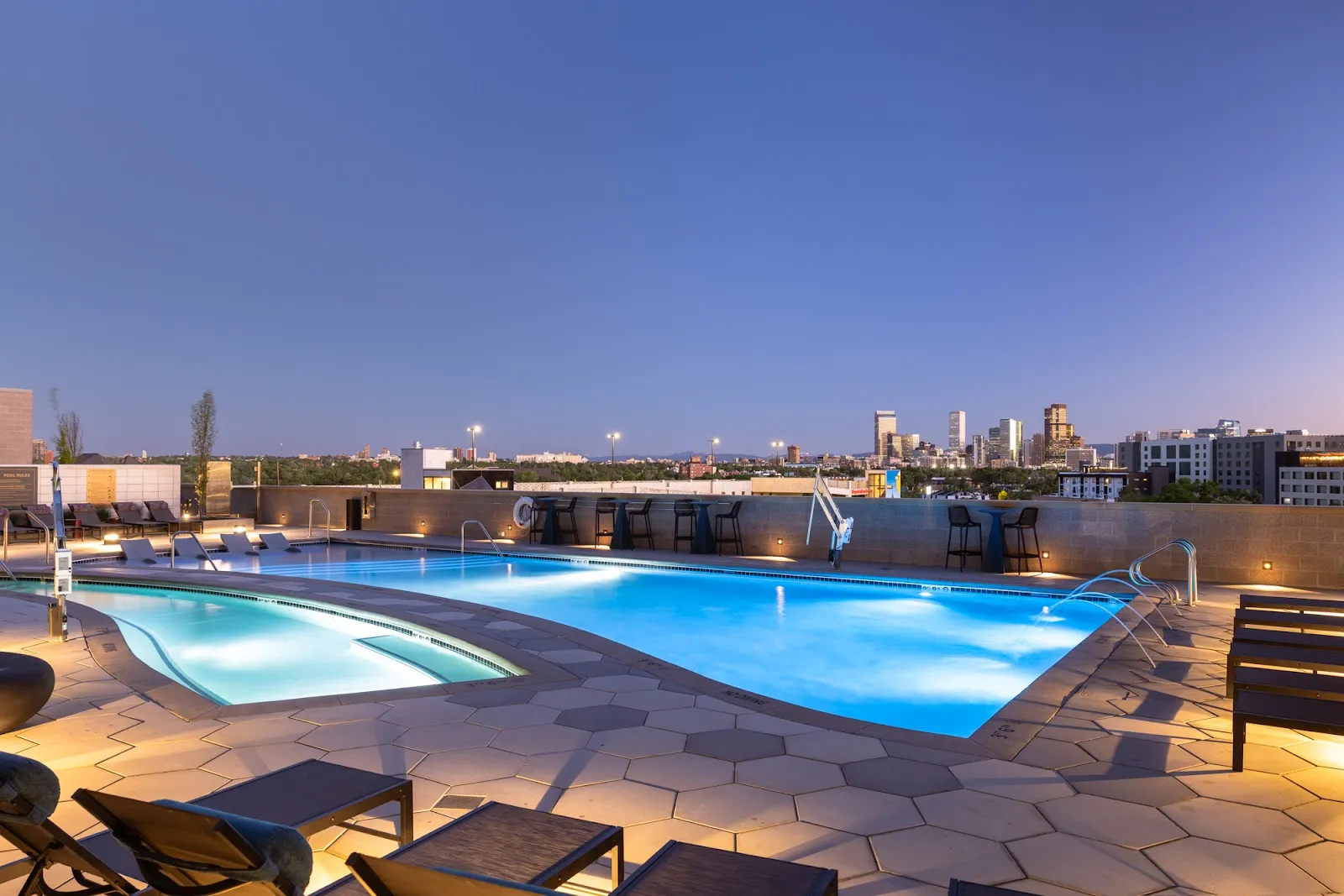 amenities-poolnight