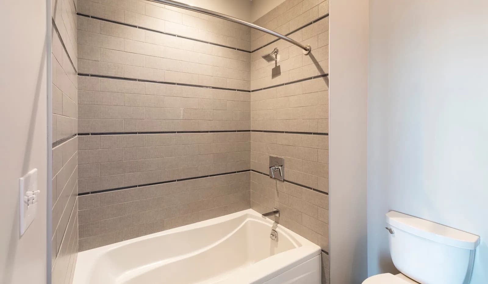 bathroom-tubshower