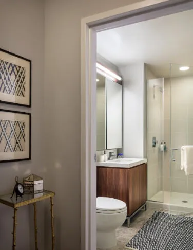 bathroom-glassshower