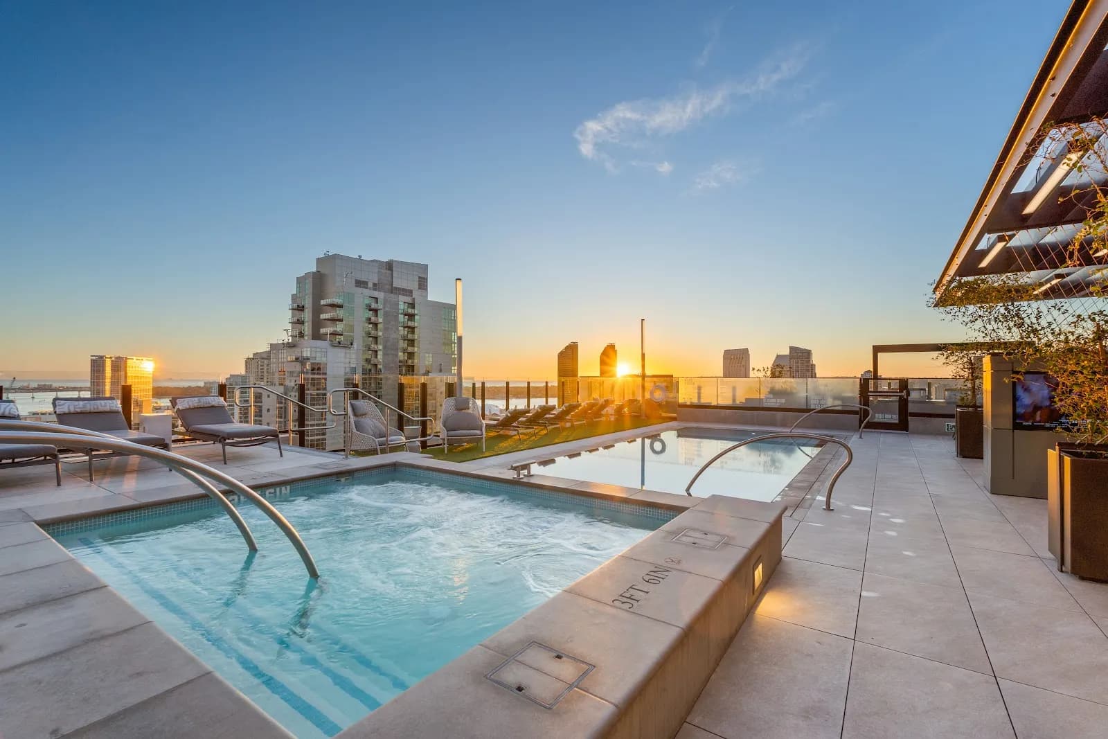 amenities-rooftoppool
