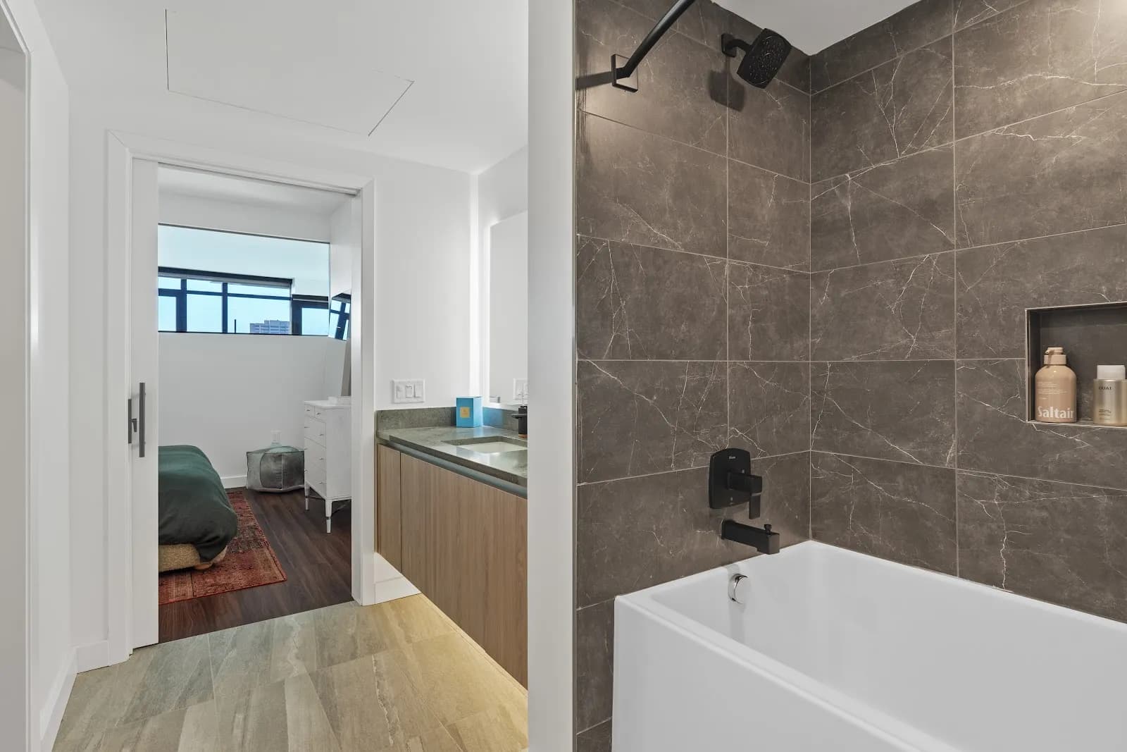bathroom-darktilebath