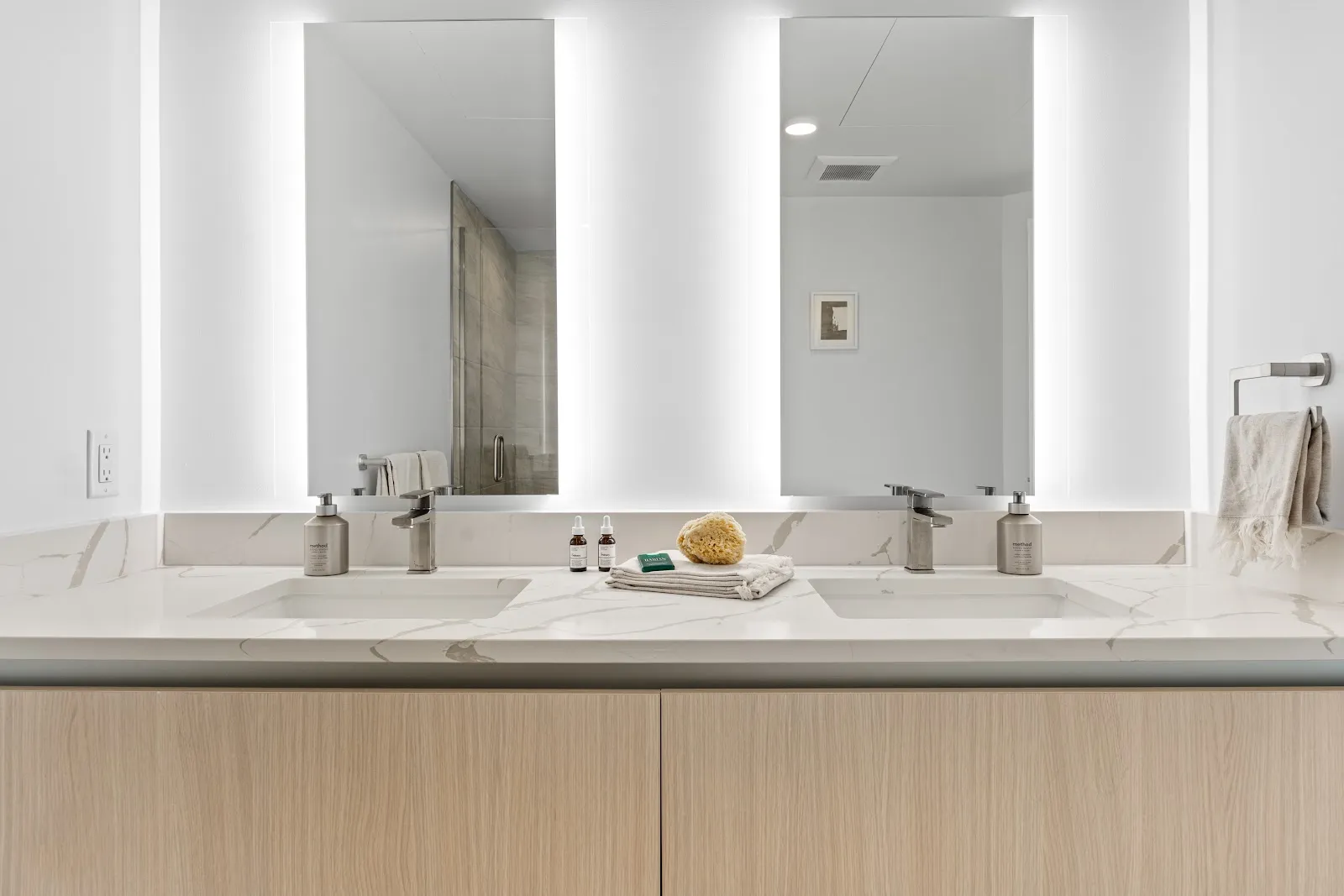 bathroom-doublevanity