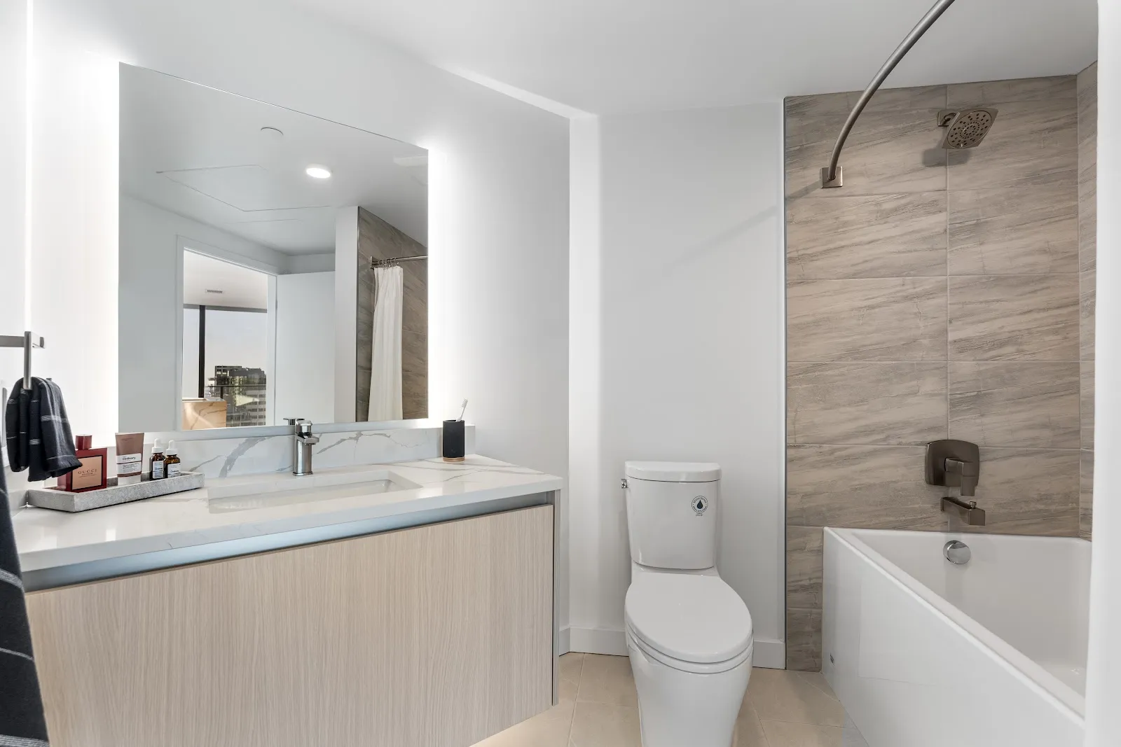 bathroom-tubshower
