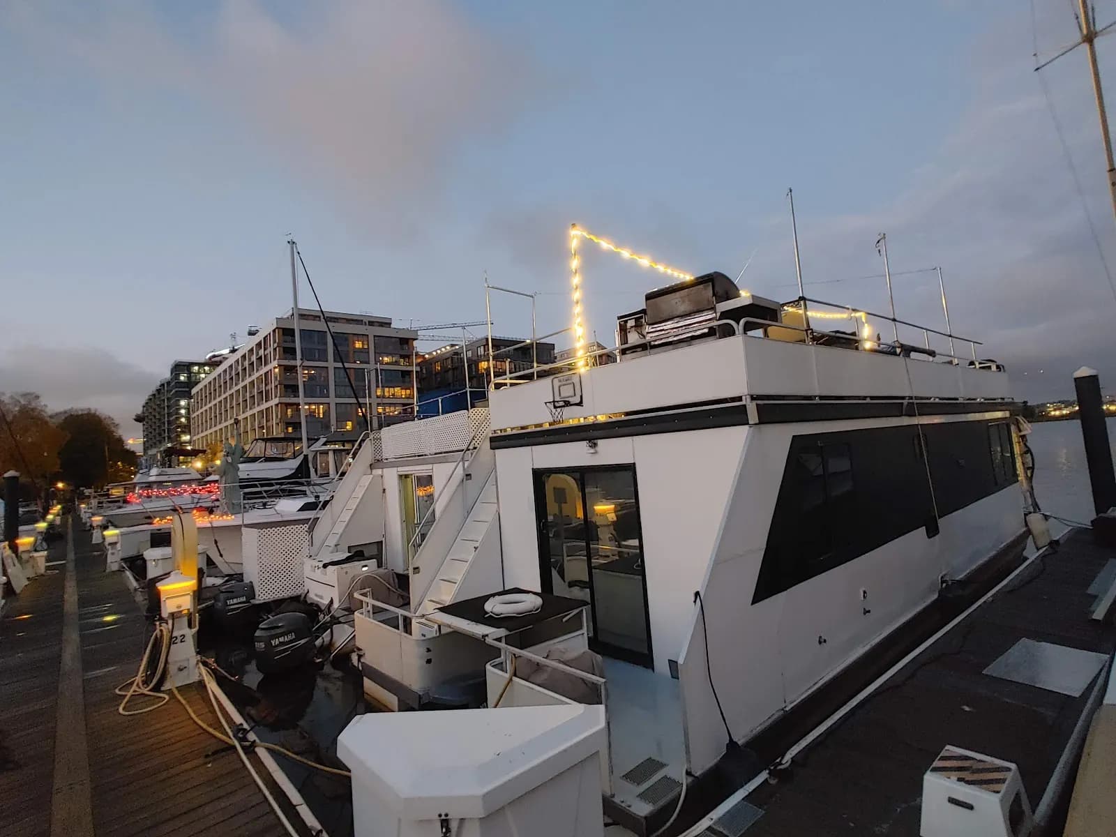 other-houseboat