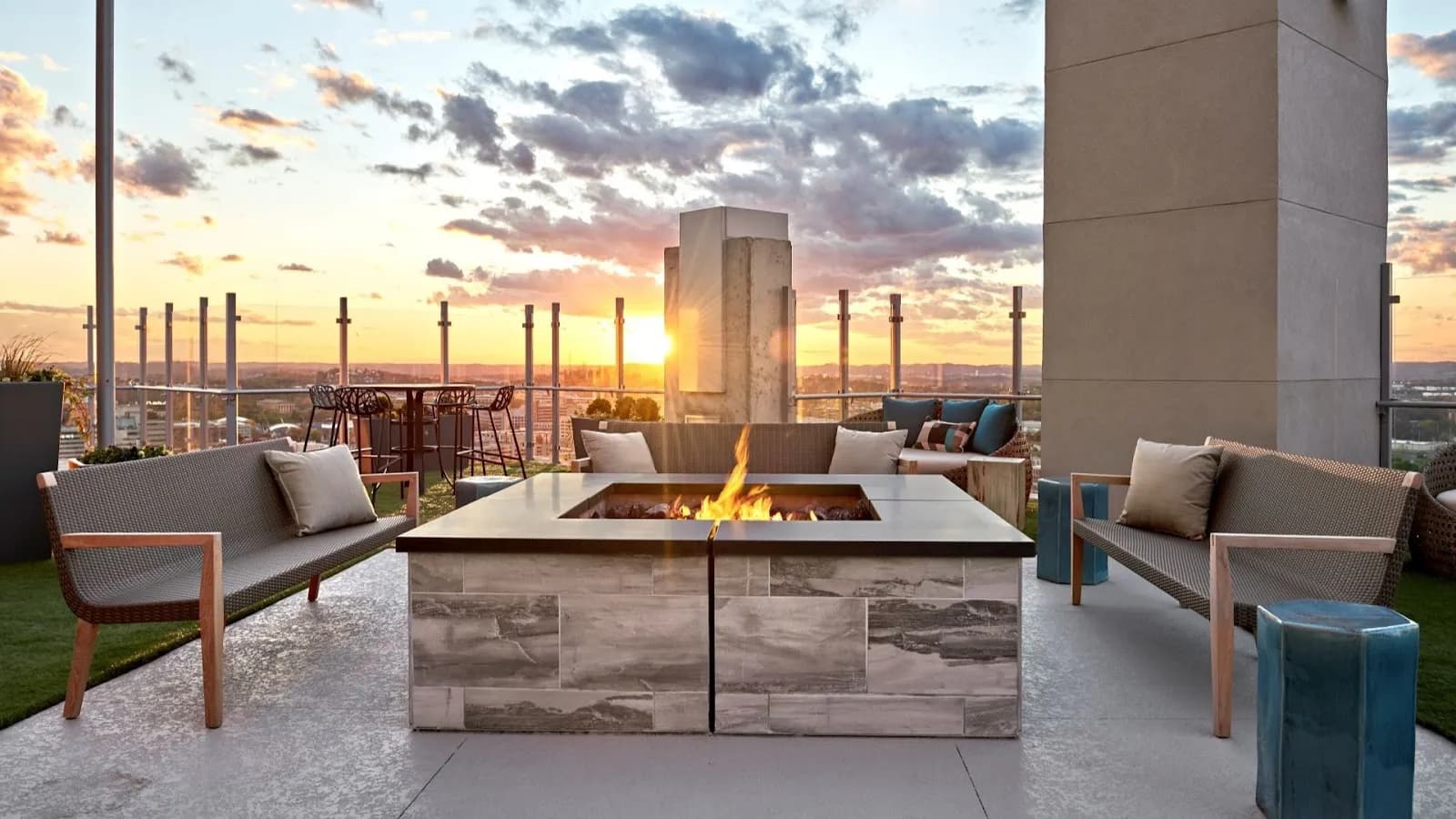 amenities-rooftopfirepit