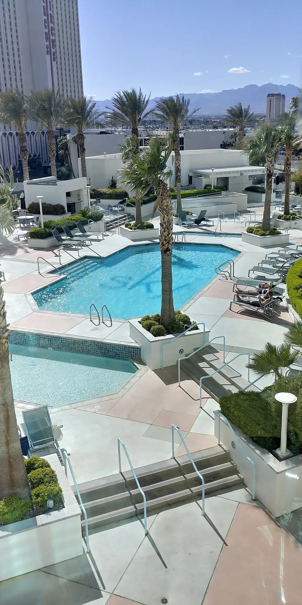 amenities-pooldeck