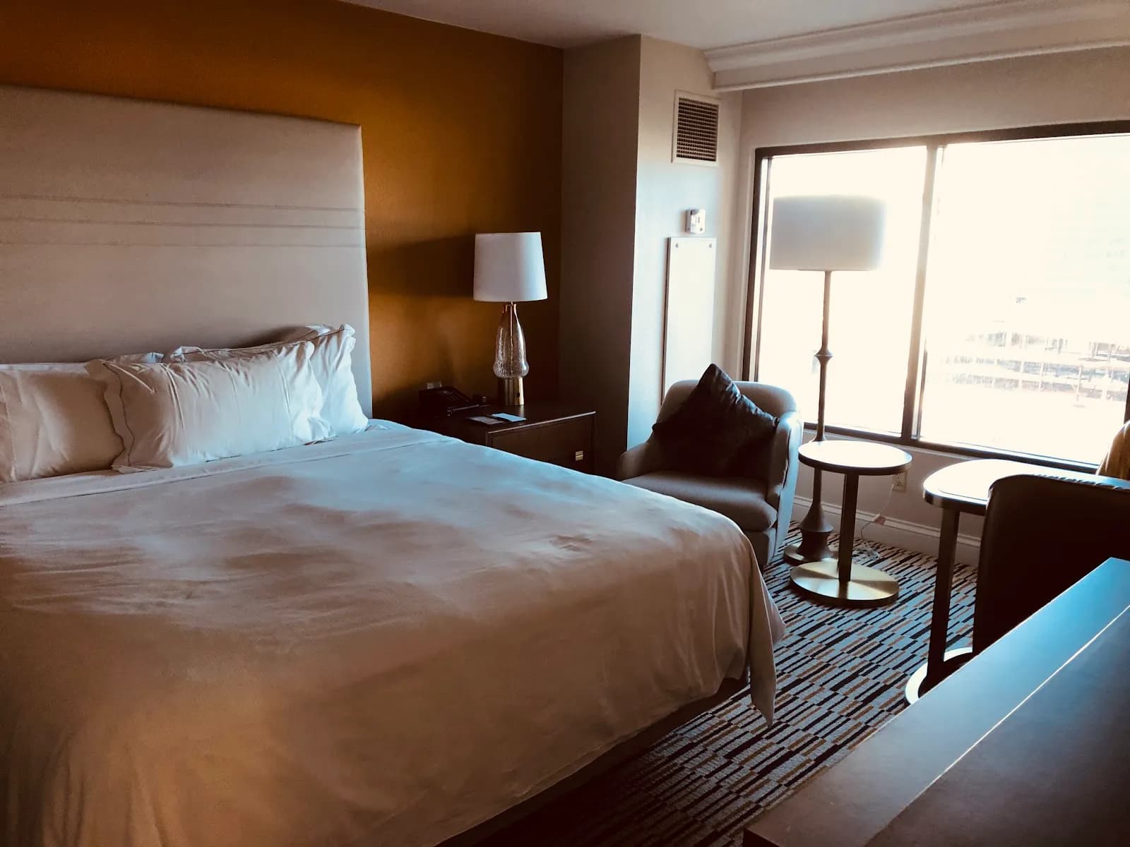bedroom-kingbed