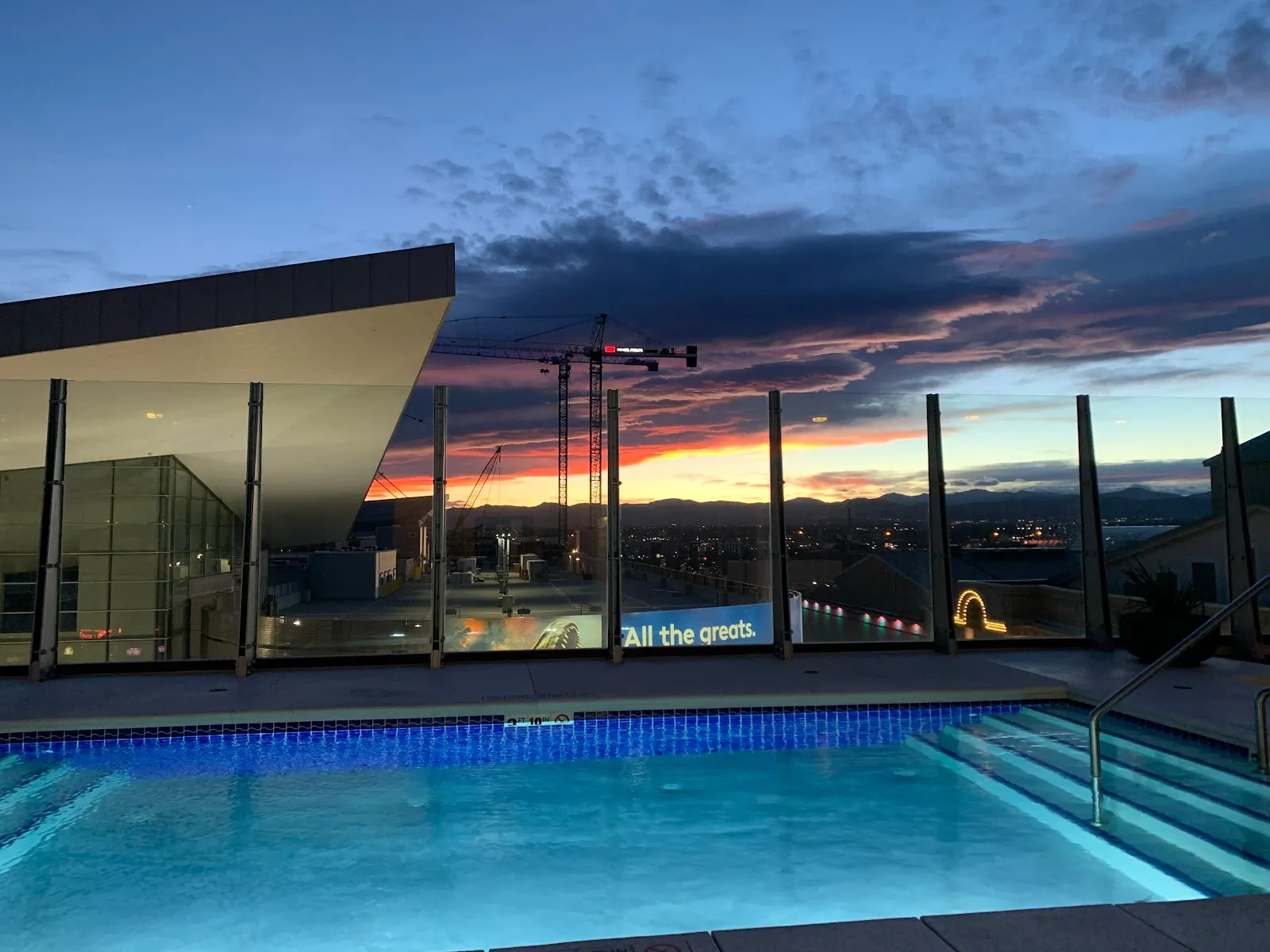 amenities-rooftoppoolsunset