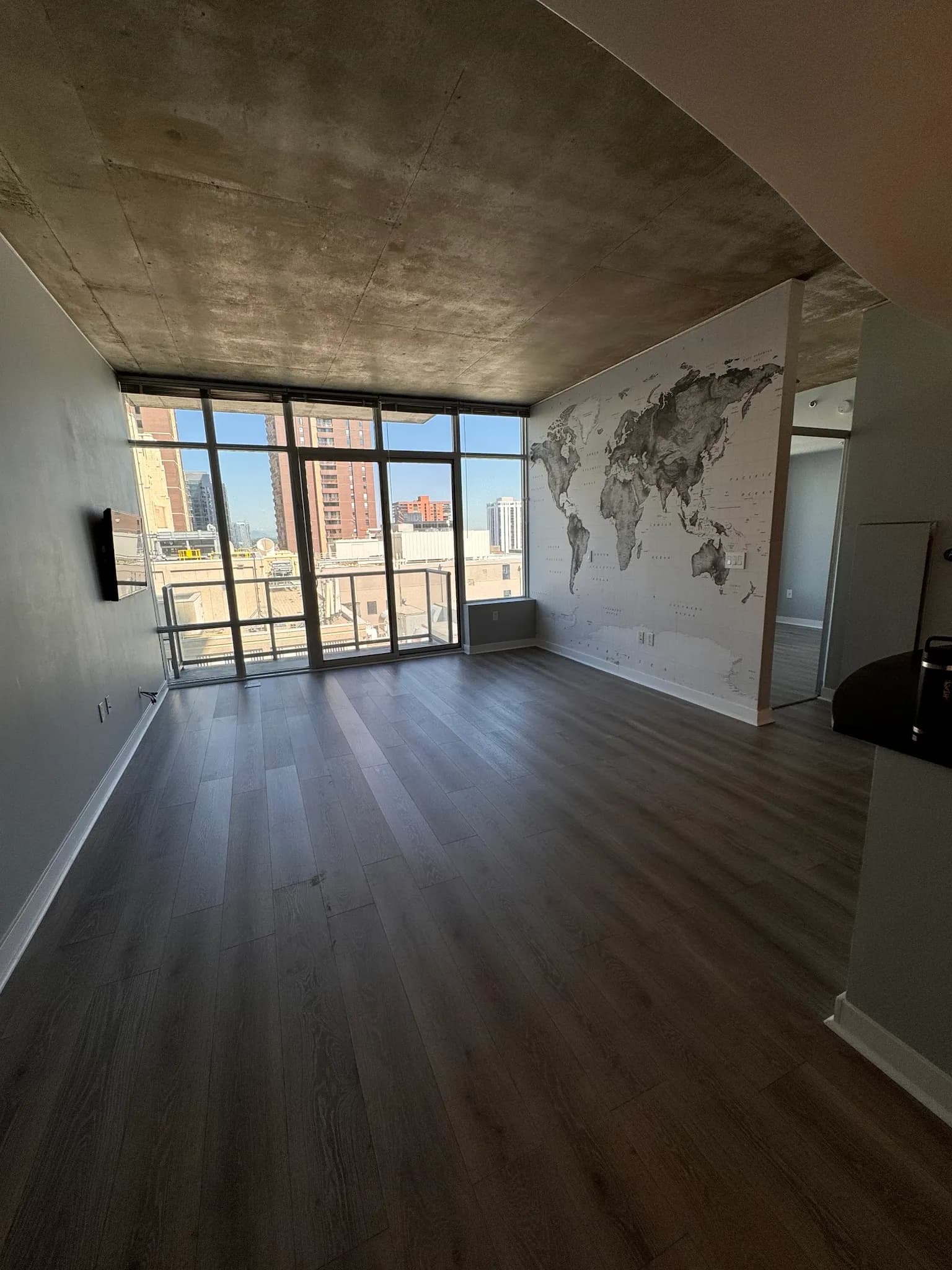 interior-emptylivingroom