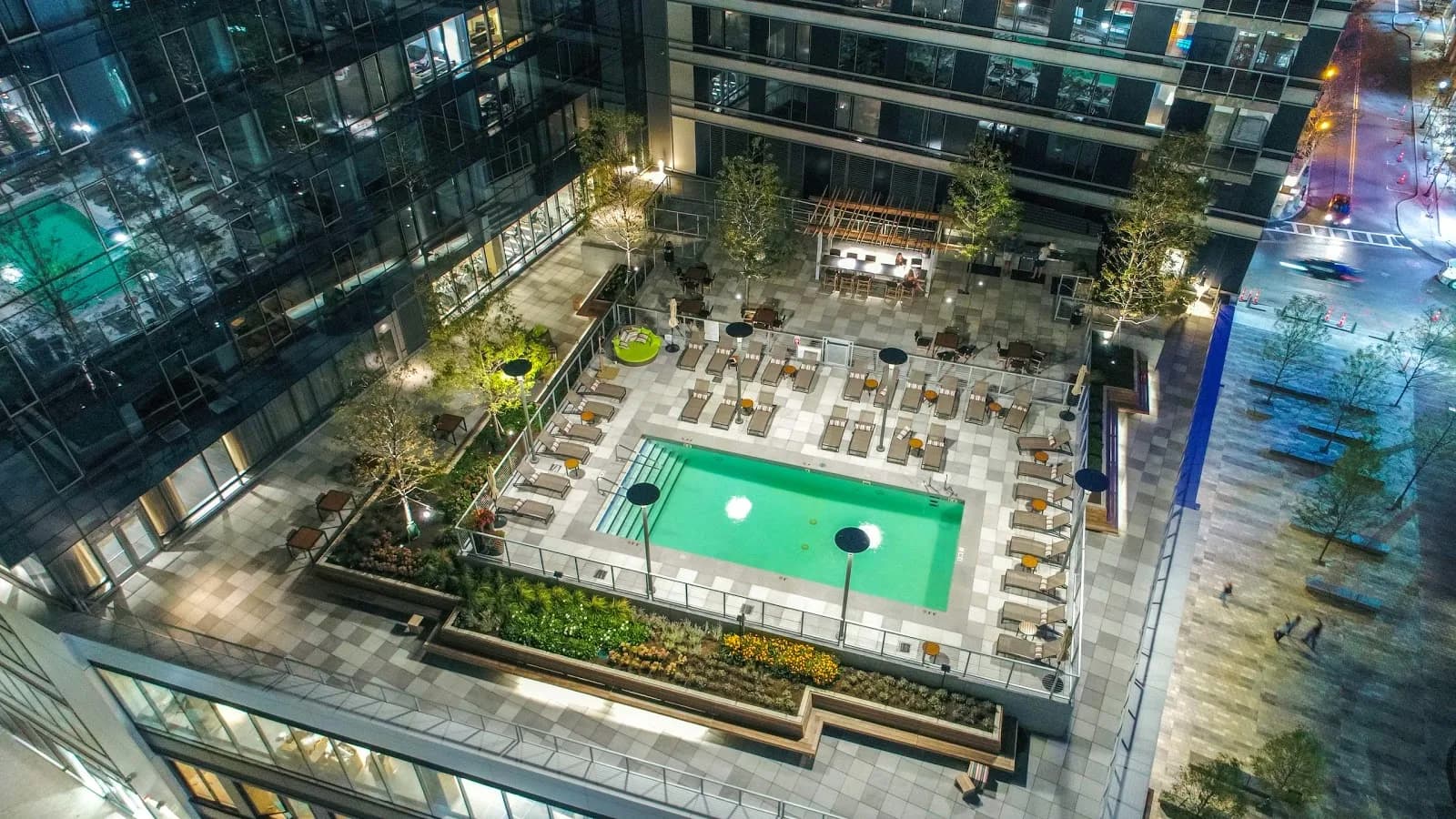 amenities-courtyardpoolnight