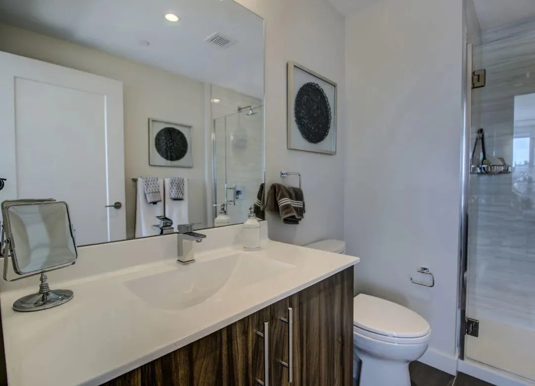 bathroom-glassshower