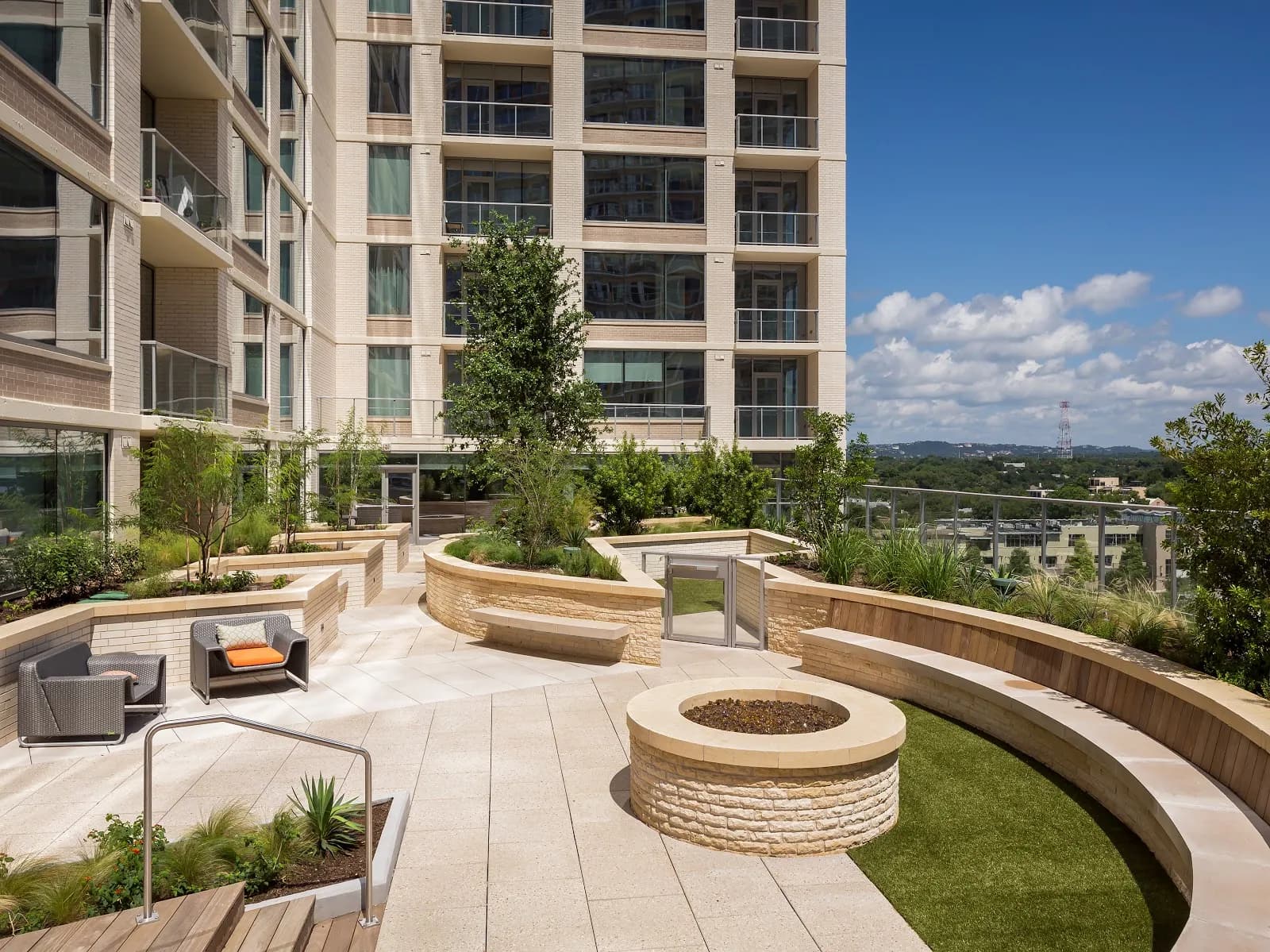 amenities-courtyardfirepit