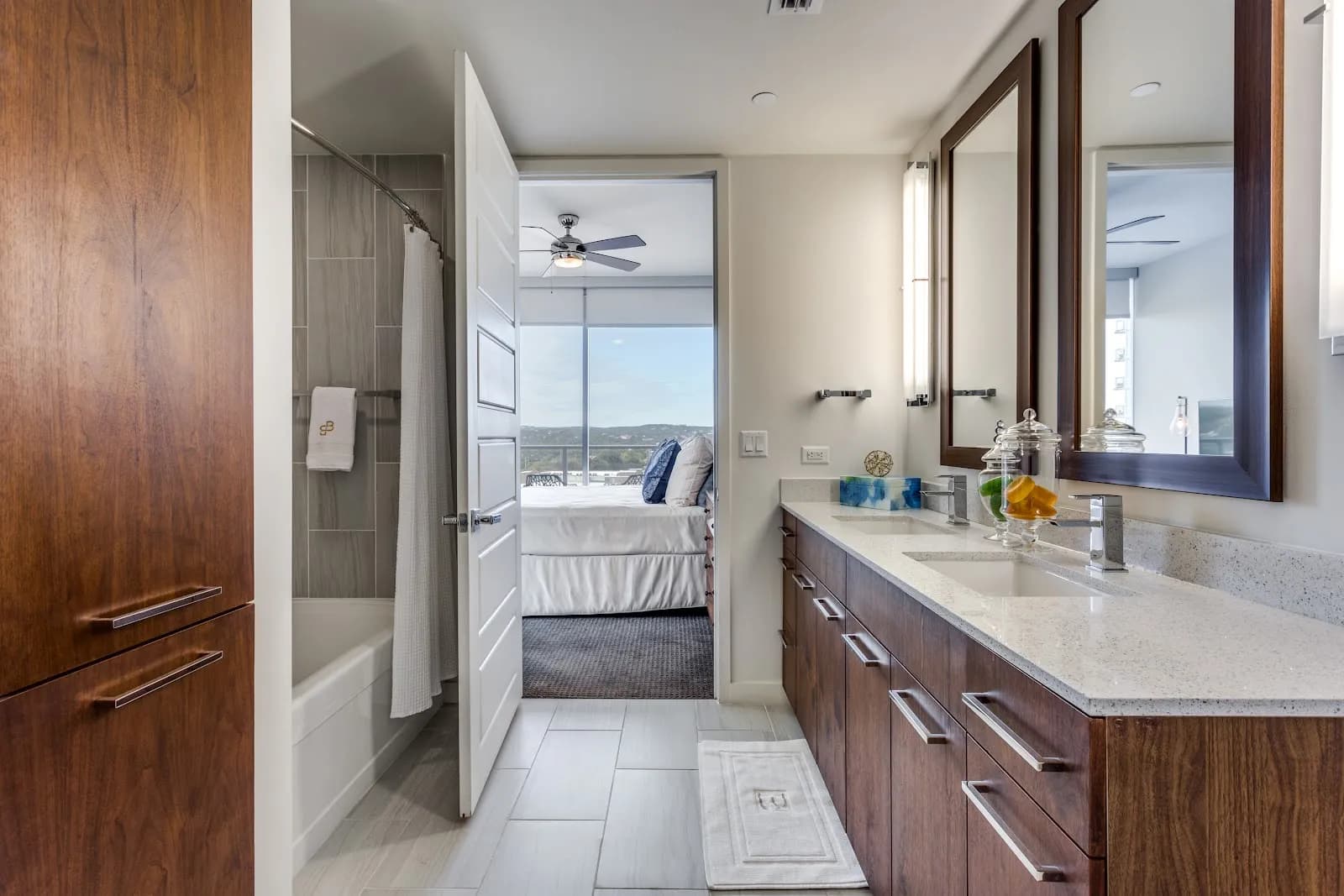 bathroom-doublevanitybathroom