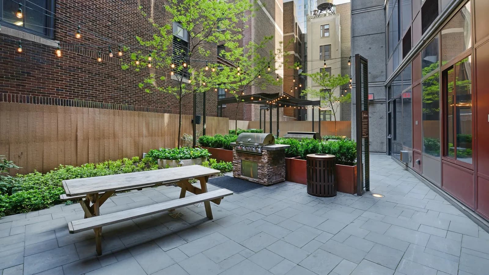 amenities-courtyardgrill