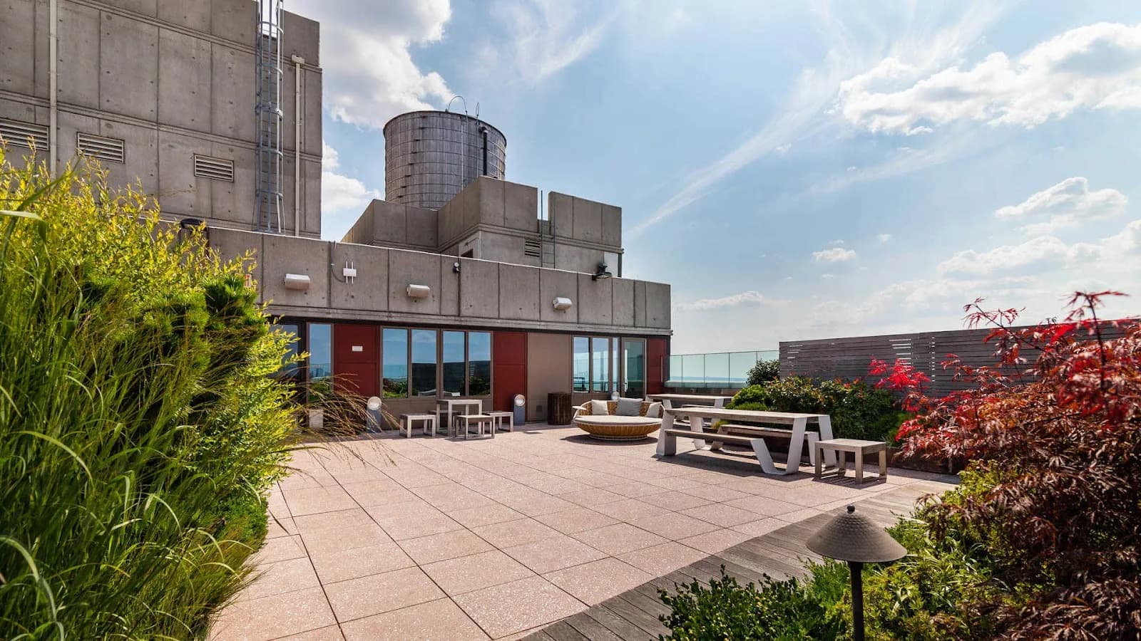 amenities-rooftopterraceseating