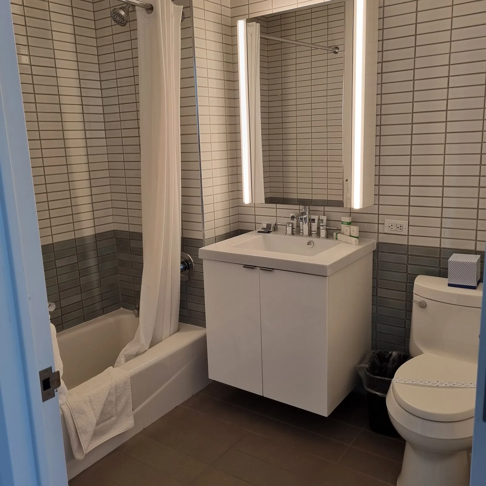 bathroom-tiledtubbathroom