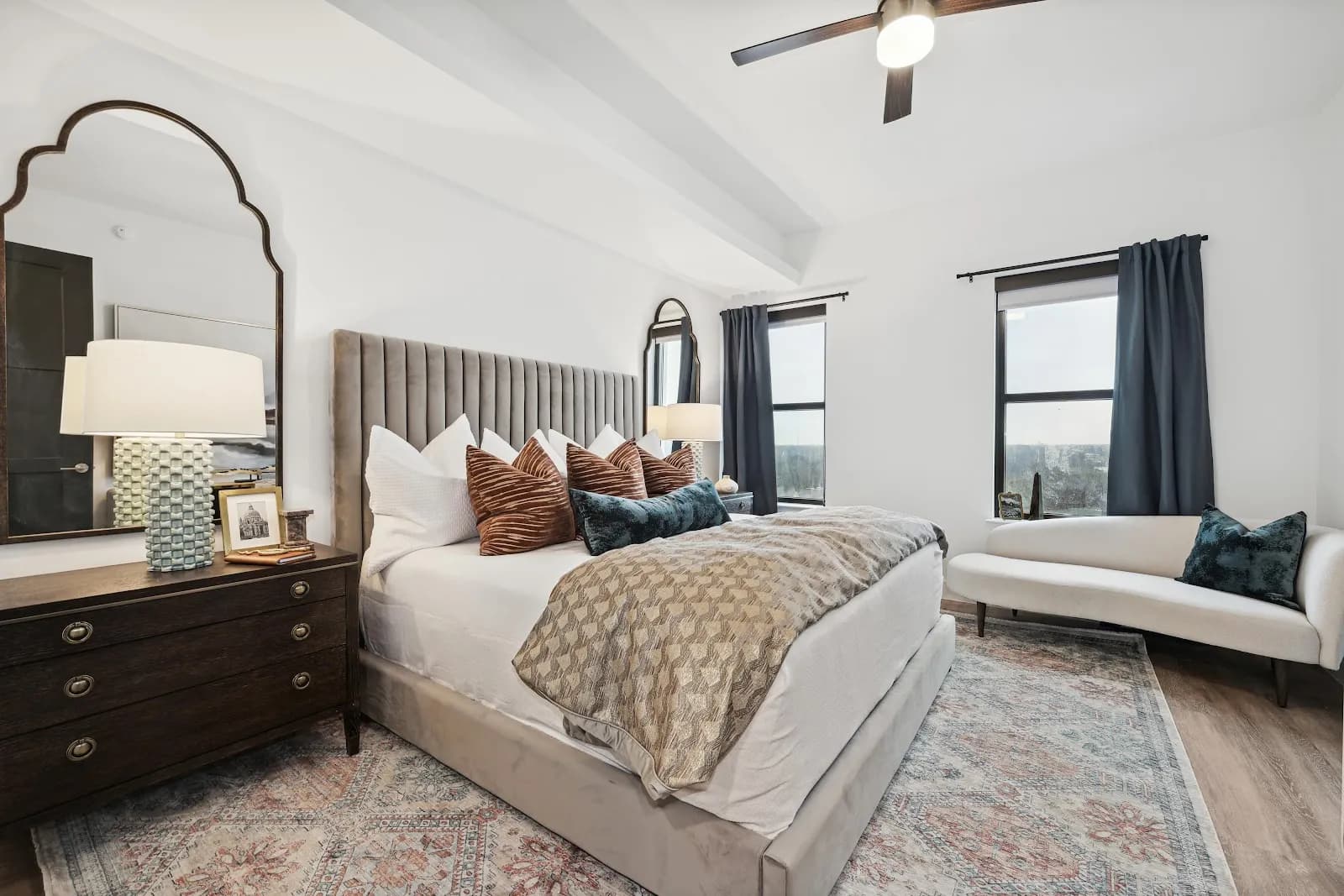 bedroom-kingbed