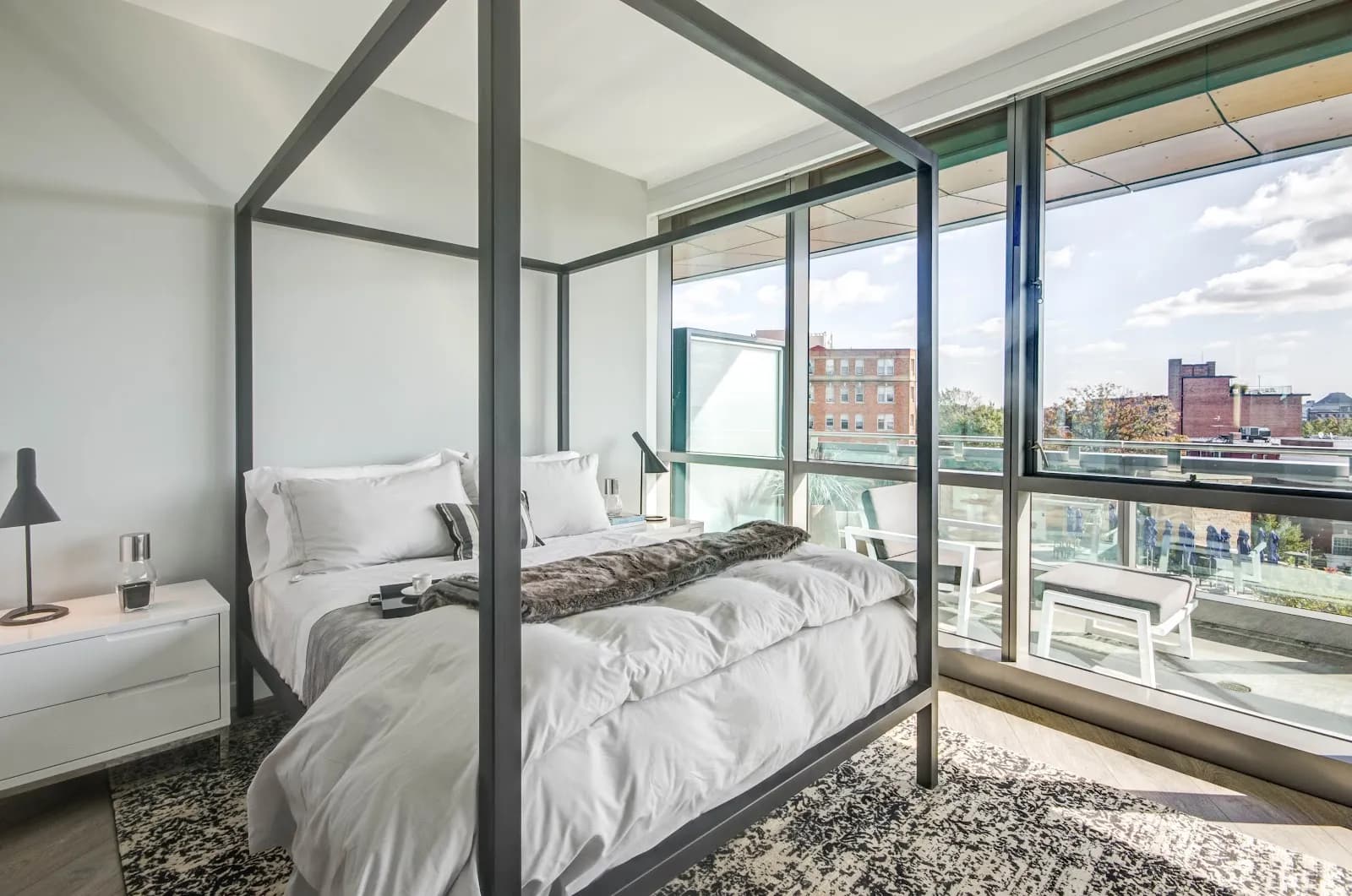 bedroom-canopybed
