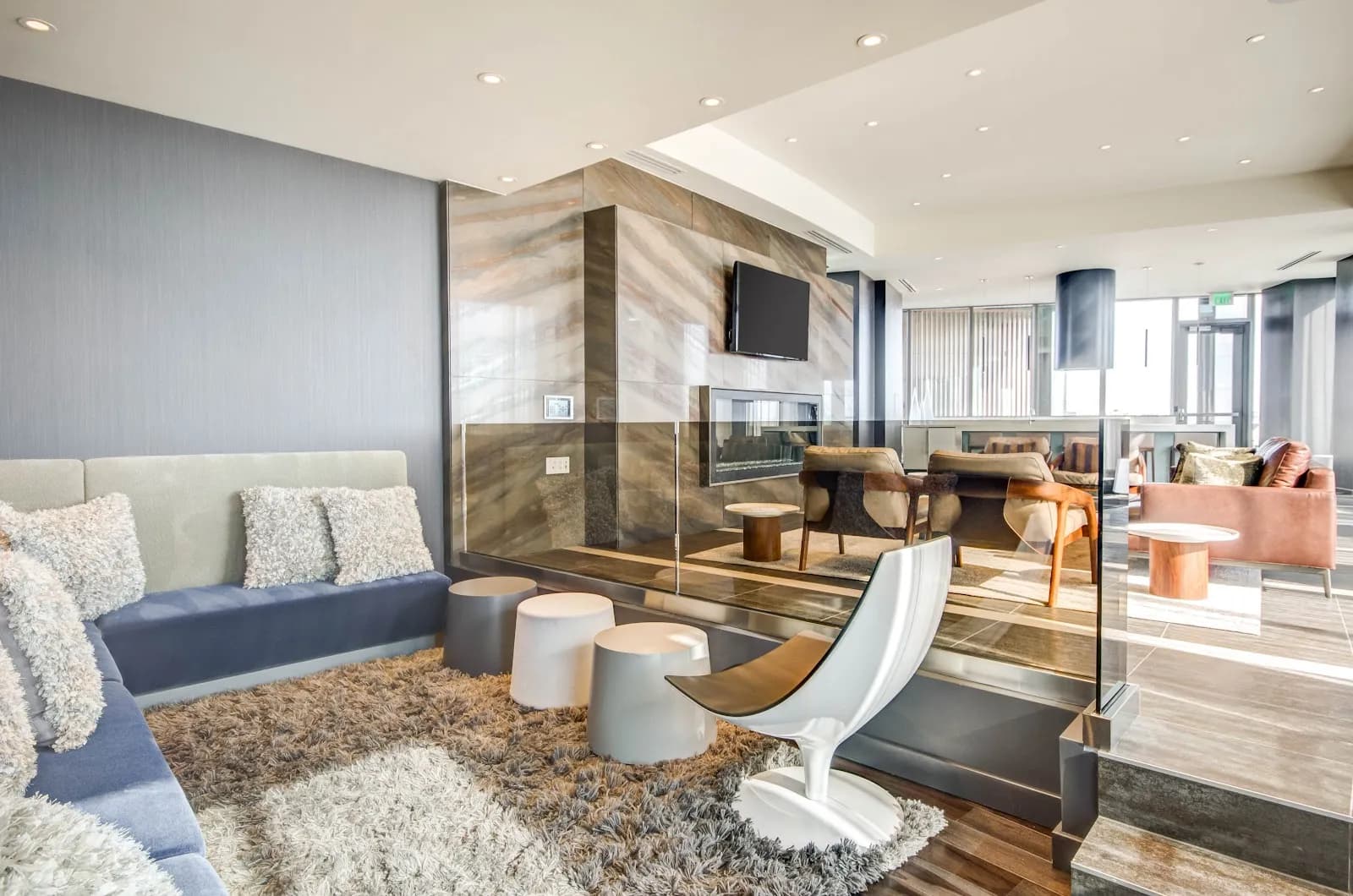 interior-loungefireplace